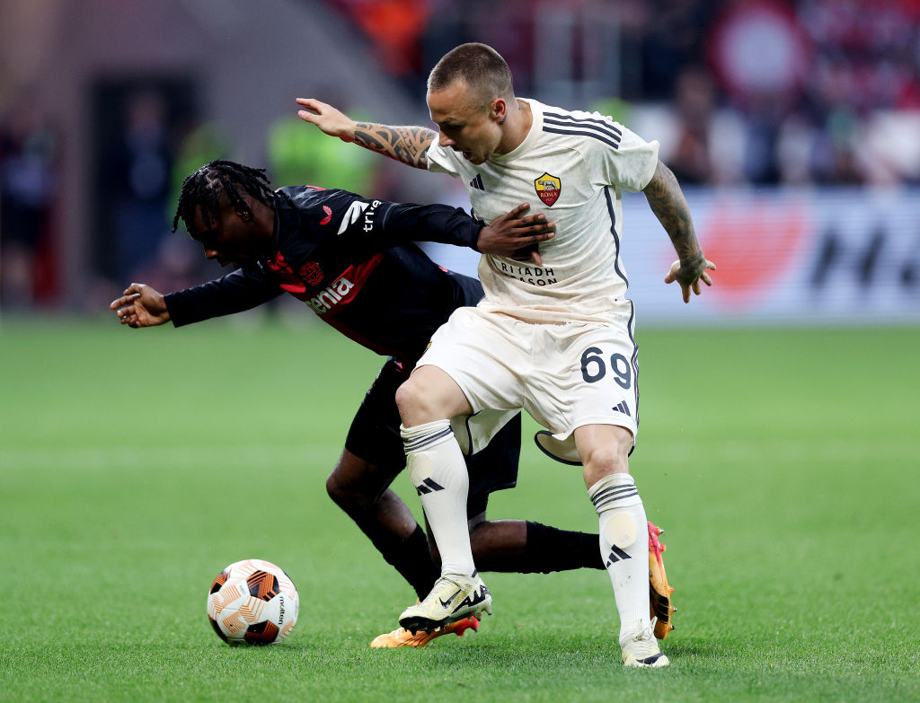 Frimpong e Angeliño in campo alla BayArena