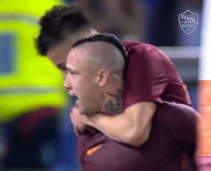 L'esultanza di Nainggolan dopo il gol alla Juve