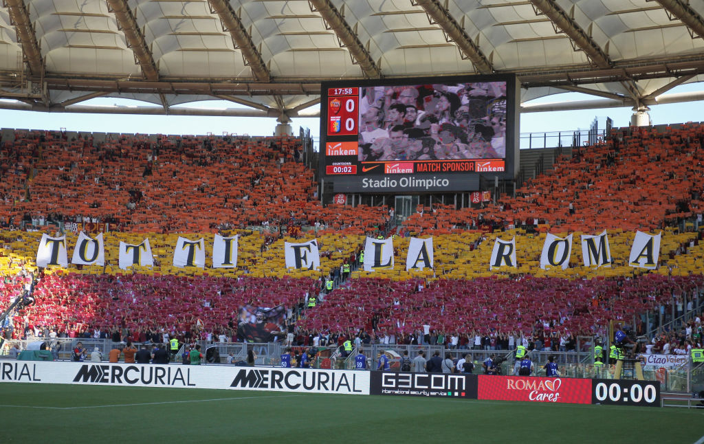 La straordinaria coreografia della Sud per Totti