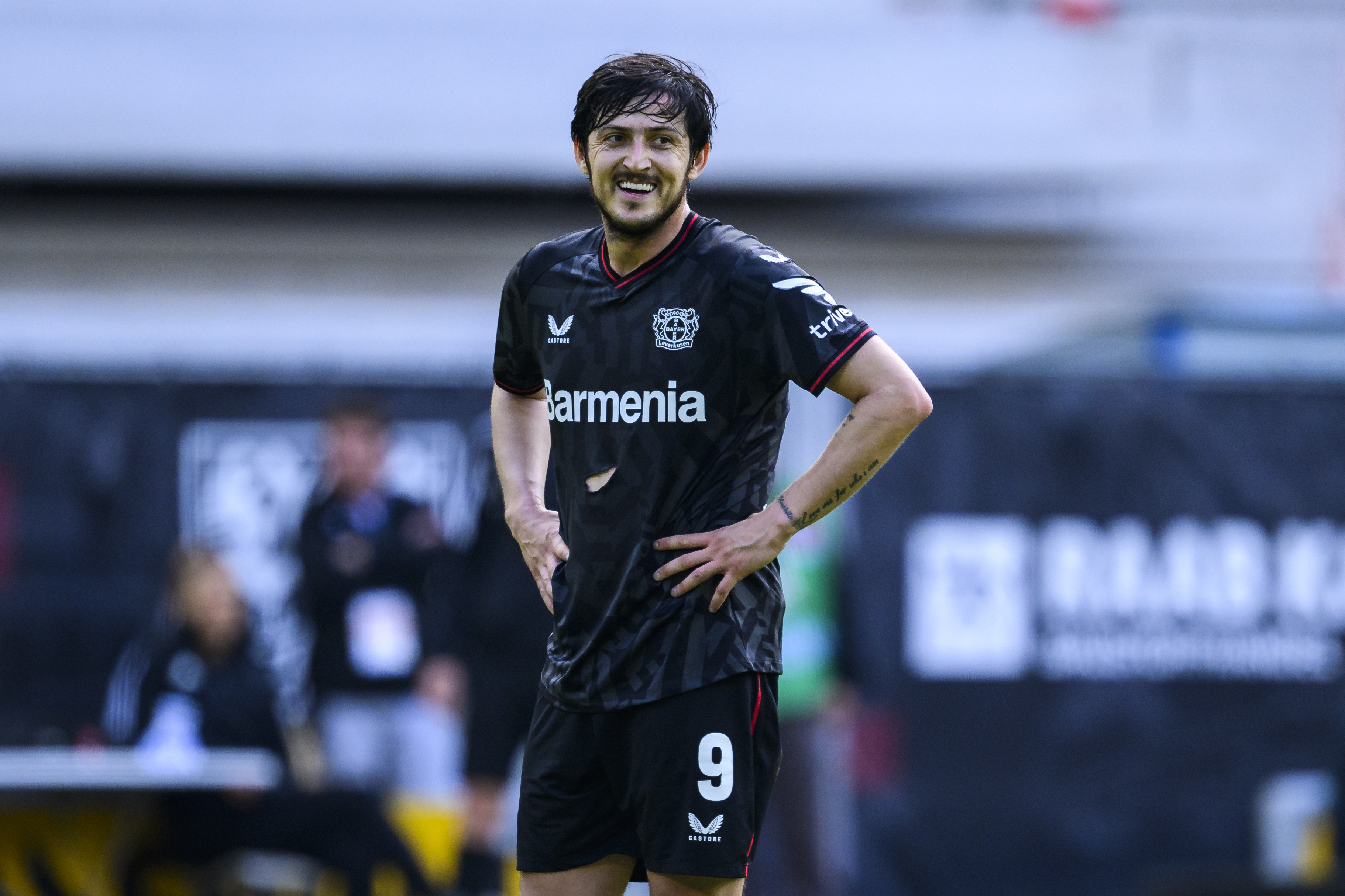 Azmoun durante una partita del Bayer Leverkusen