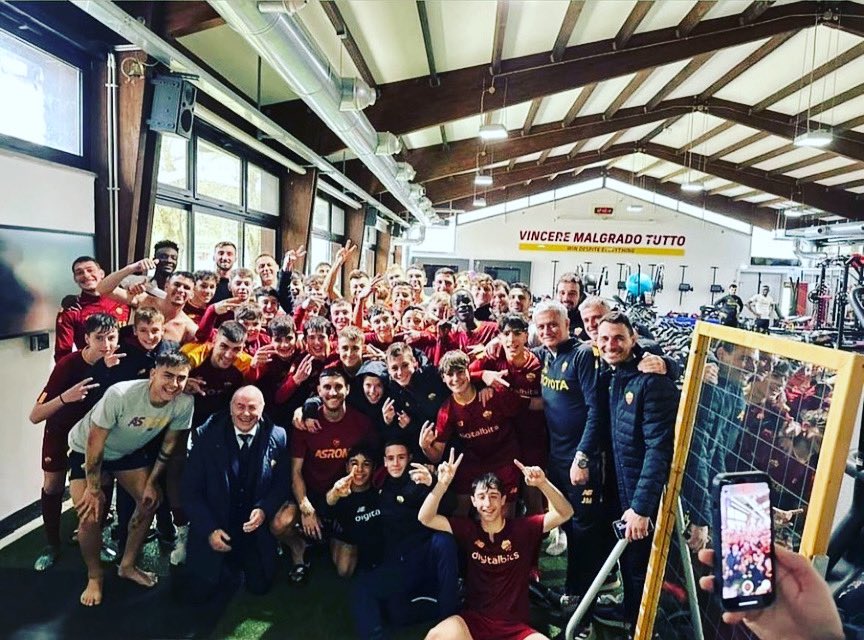 L'under 14 della Roma insieme alla prima squadra