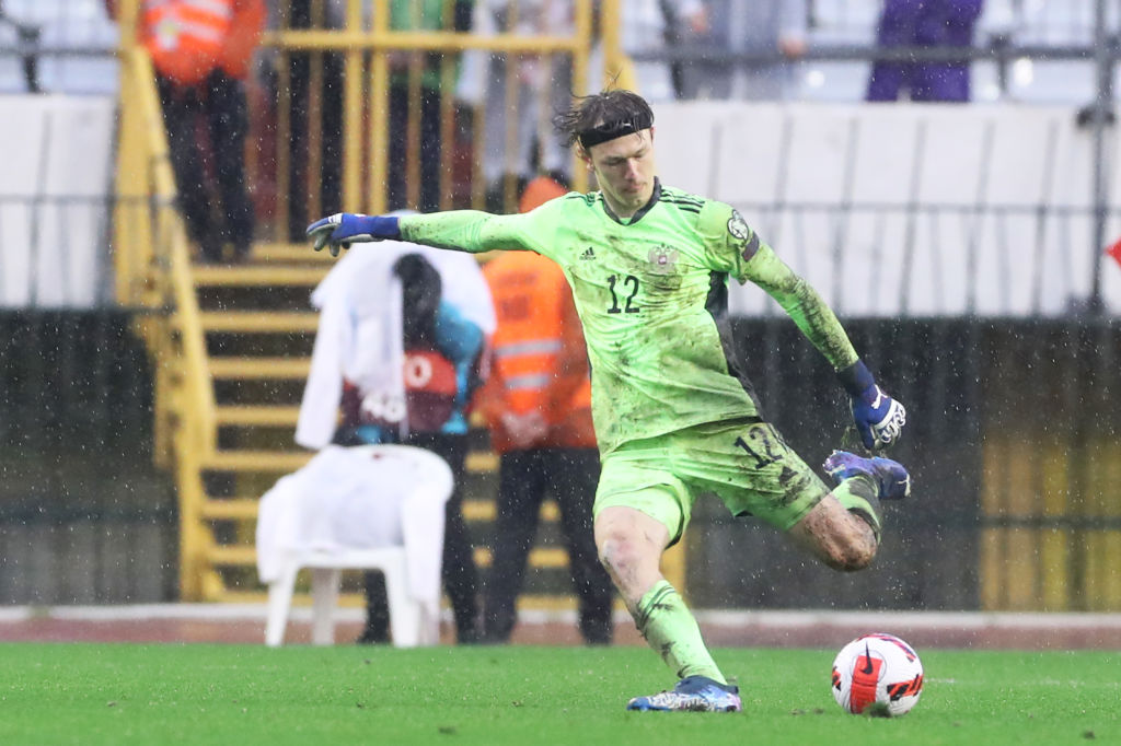 Matvej Safonov in azione con la Russia