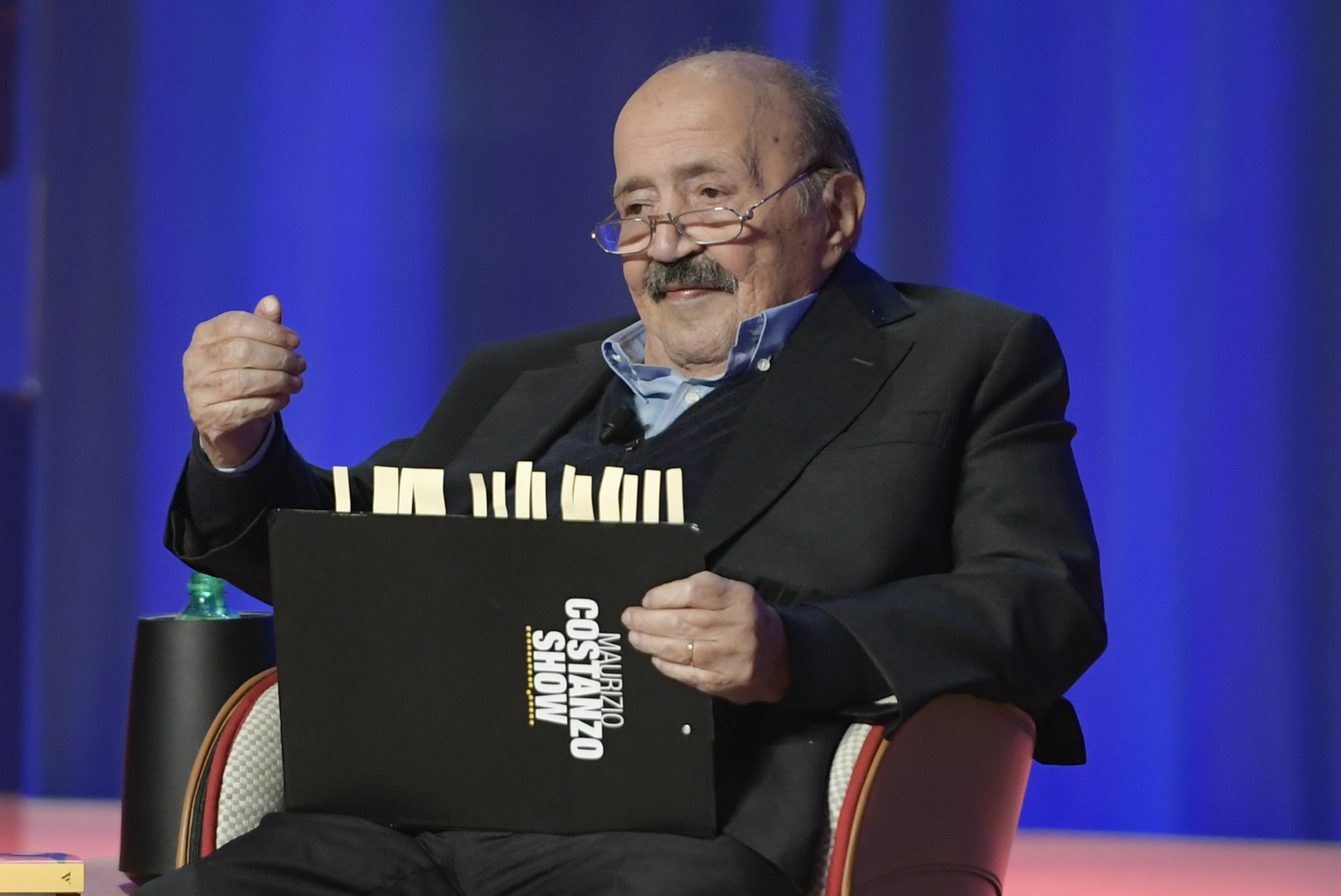 Maurizio Costanzo in tv durante il suo show