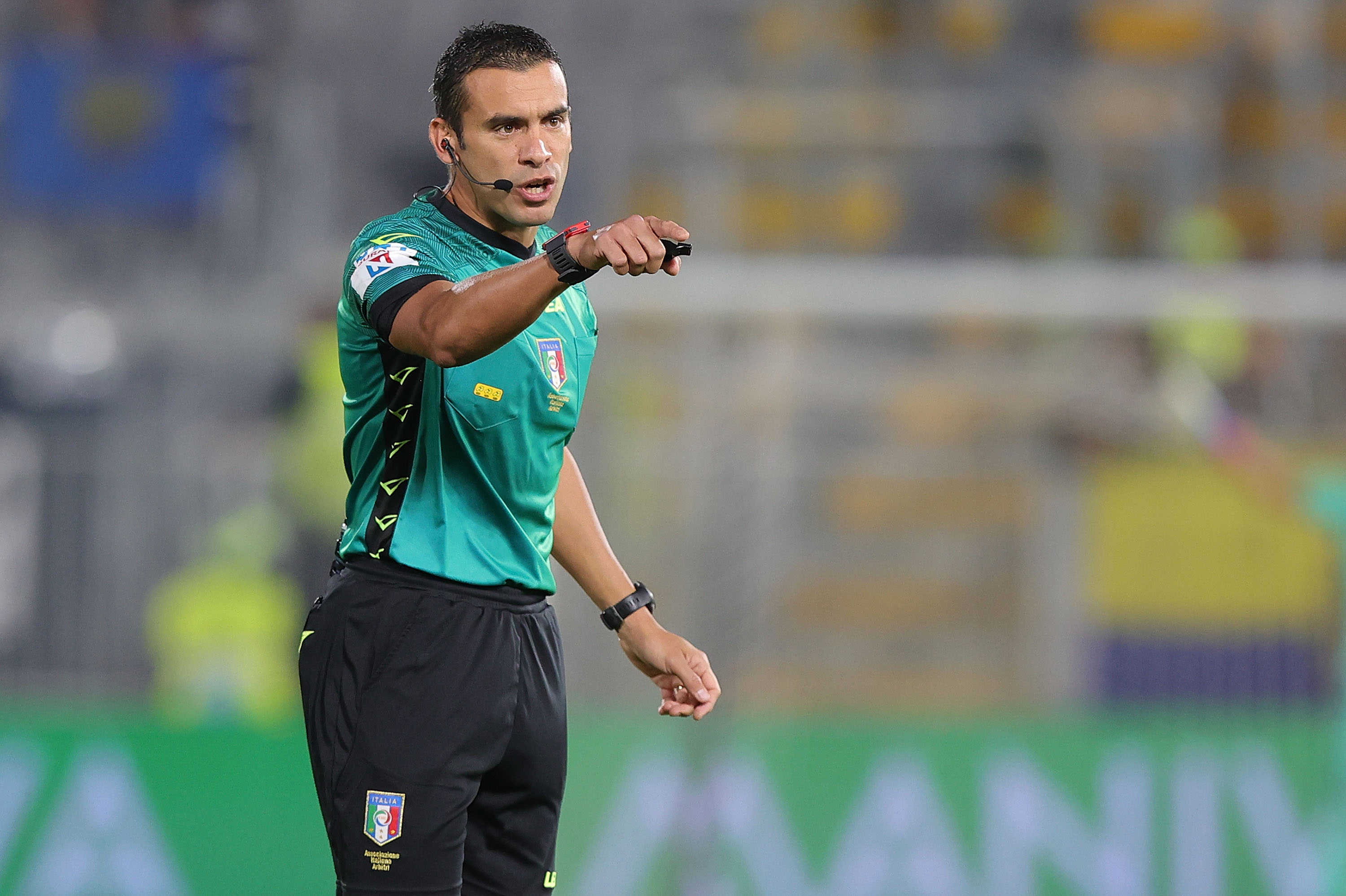 L'arbitro Piccinini in campo durante Spezia-Udinese