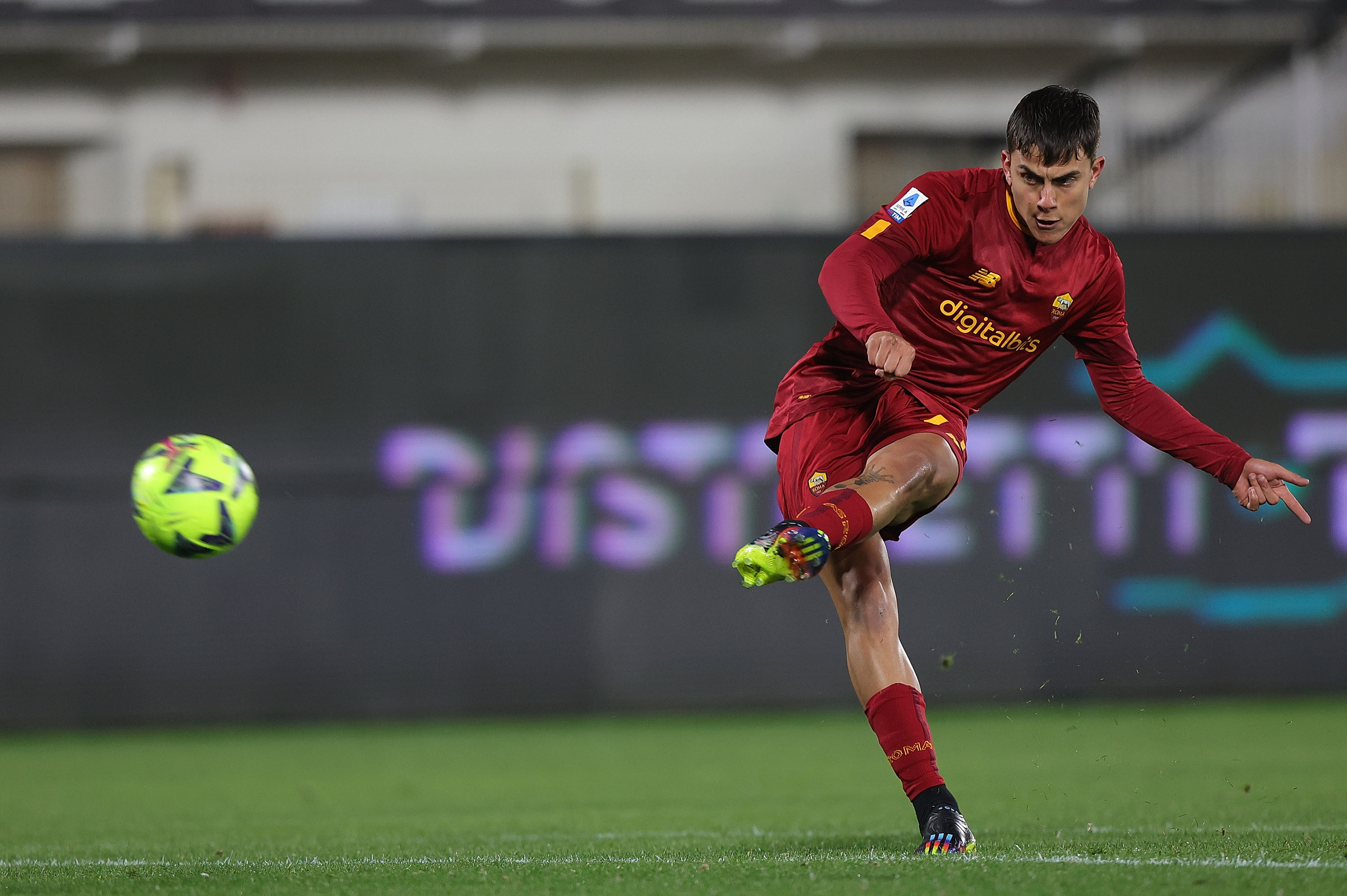 Dybala in azione durante Spezia-Roma