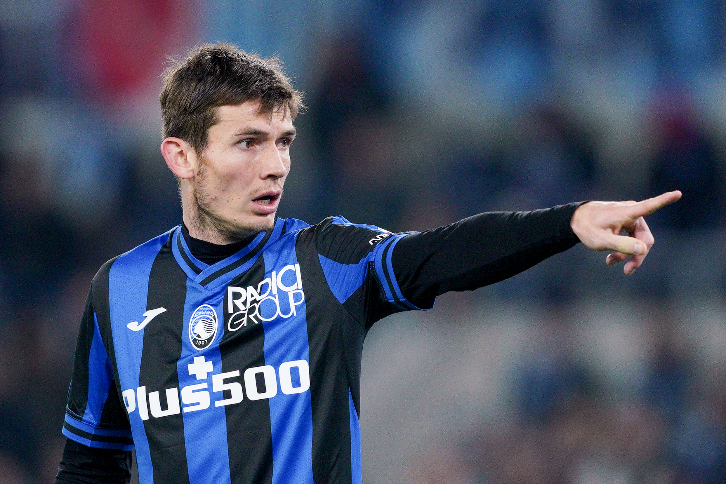 De Roon durante una partita con l'Atalanta