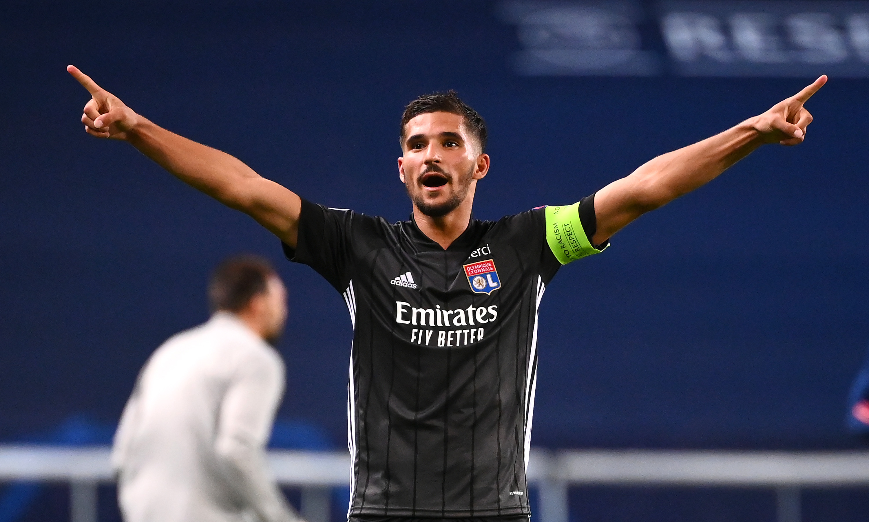 Houssem Aouar in azione con la maglia del Lione