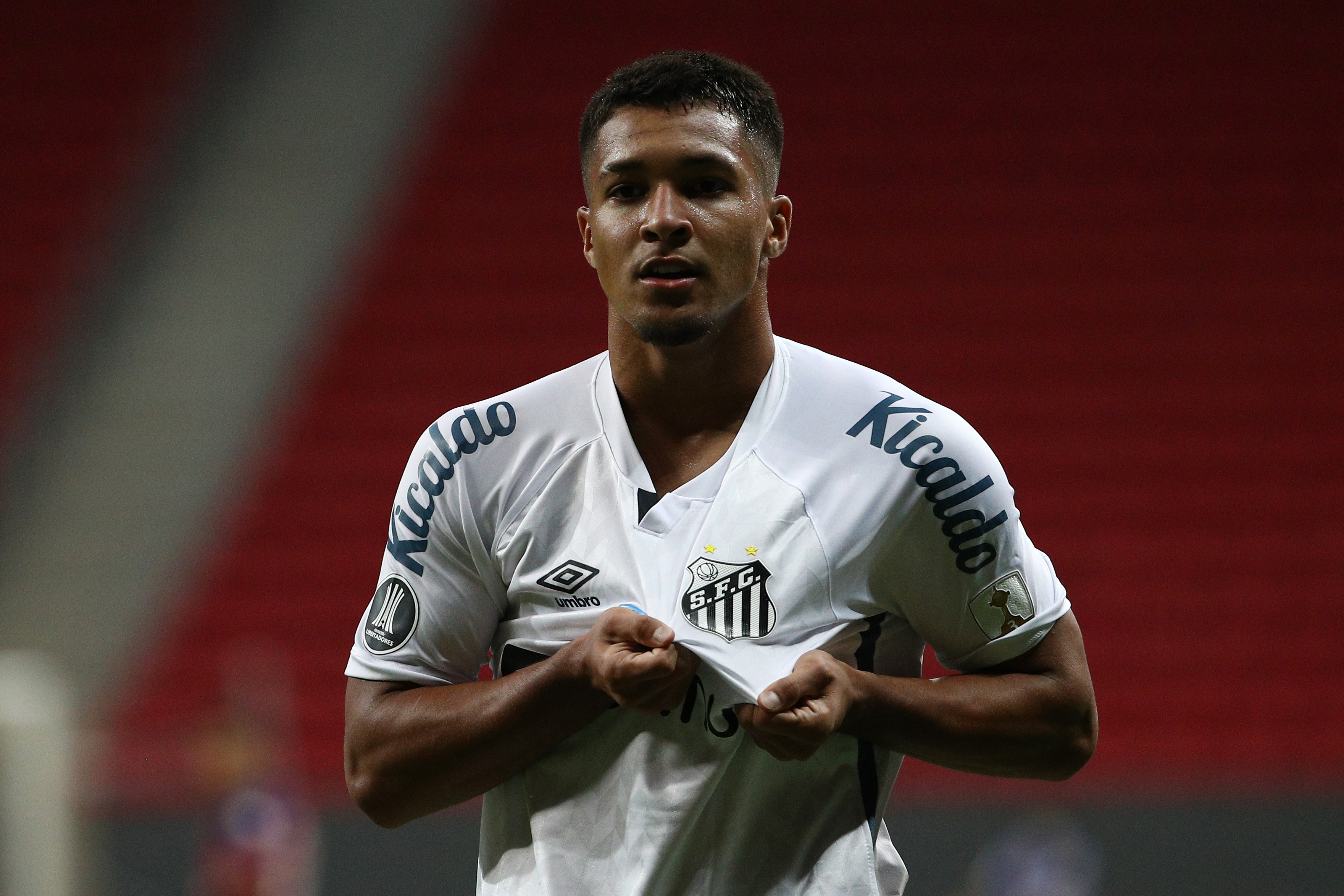 Marcos Leonardo con la maglia del Santos