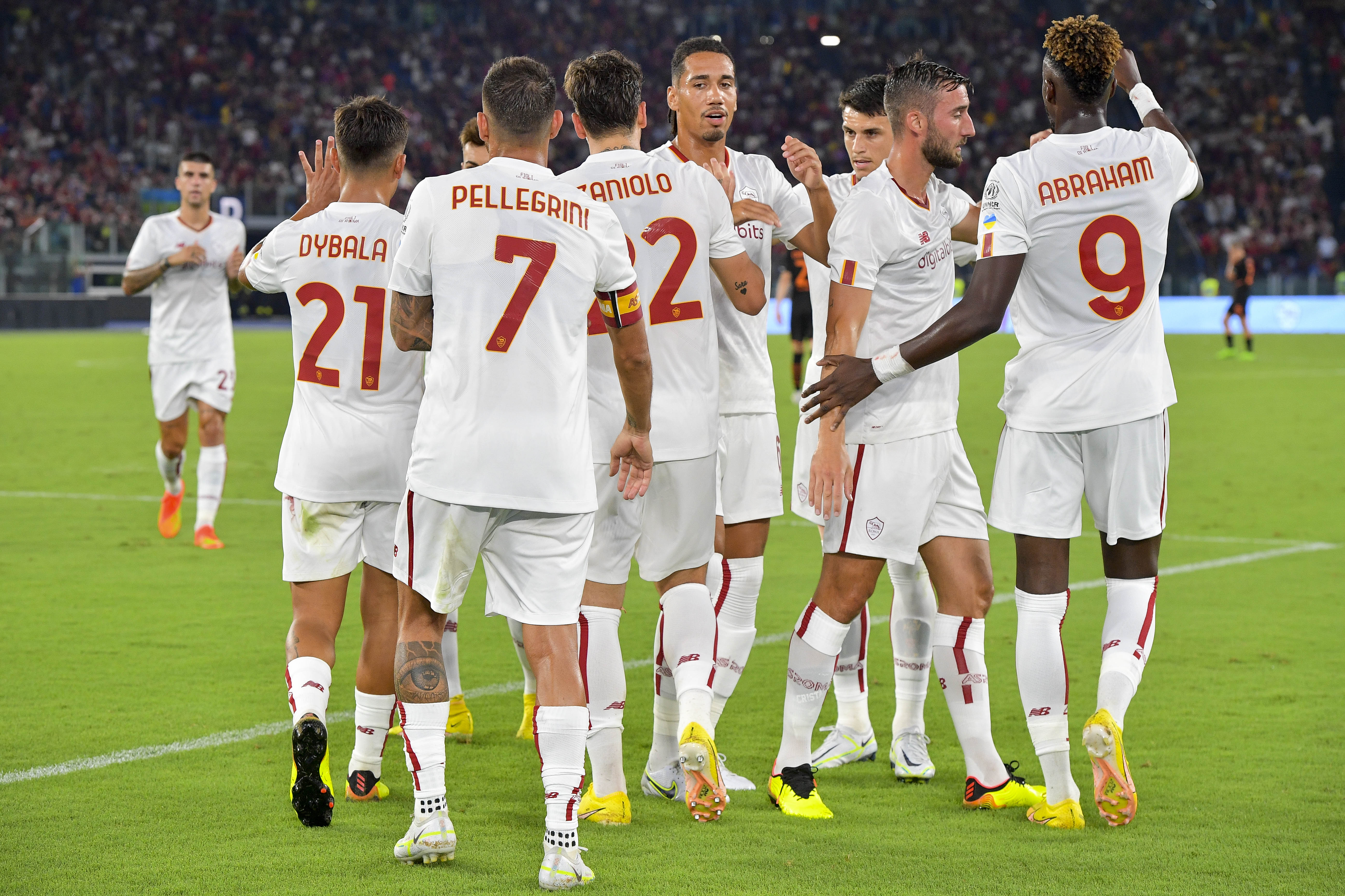 Una foto del gruppo mentre esulta in Roma-Shakhtar