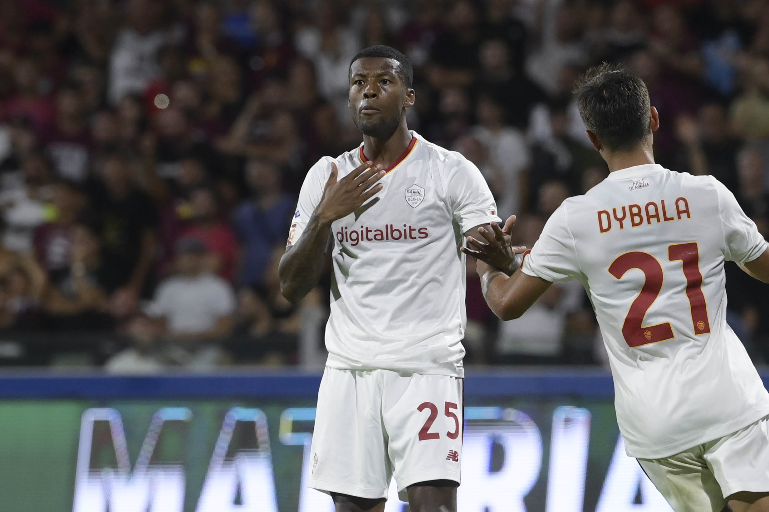 Wijnaldum in campo con la Roma