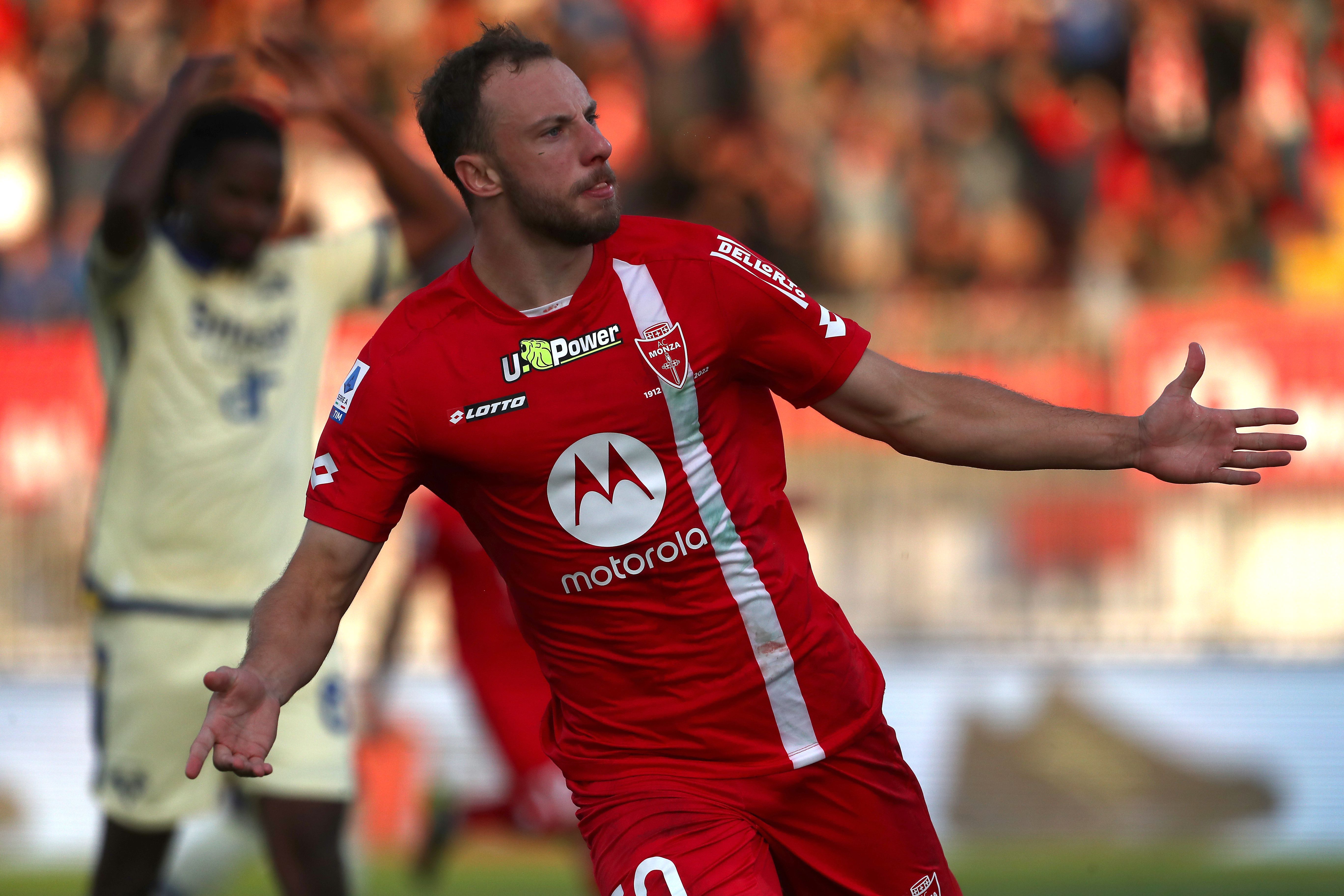 Carlos Augusto in campo con il Monza