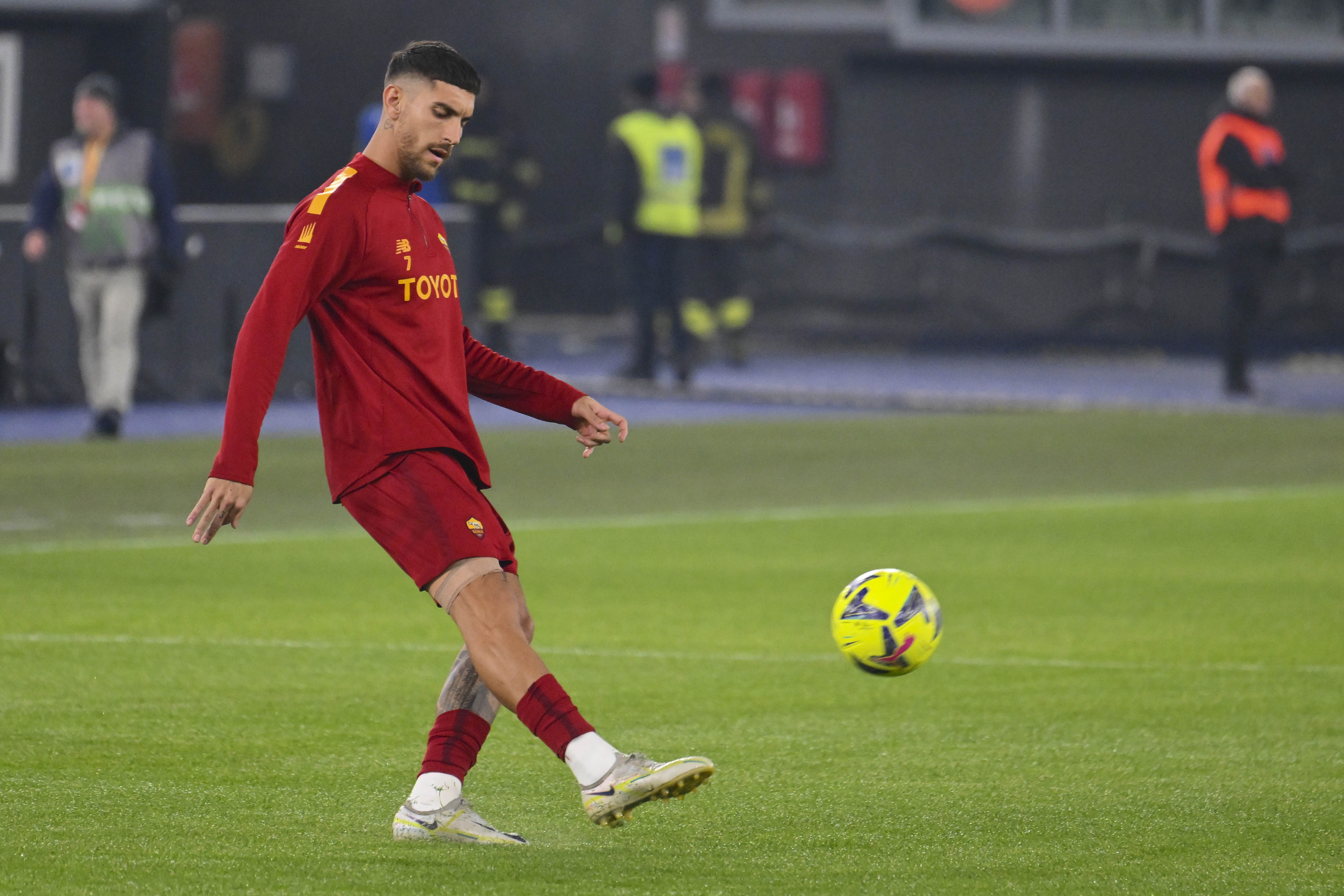 Lorenzo Pellegrini durante un riscaldamento