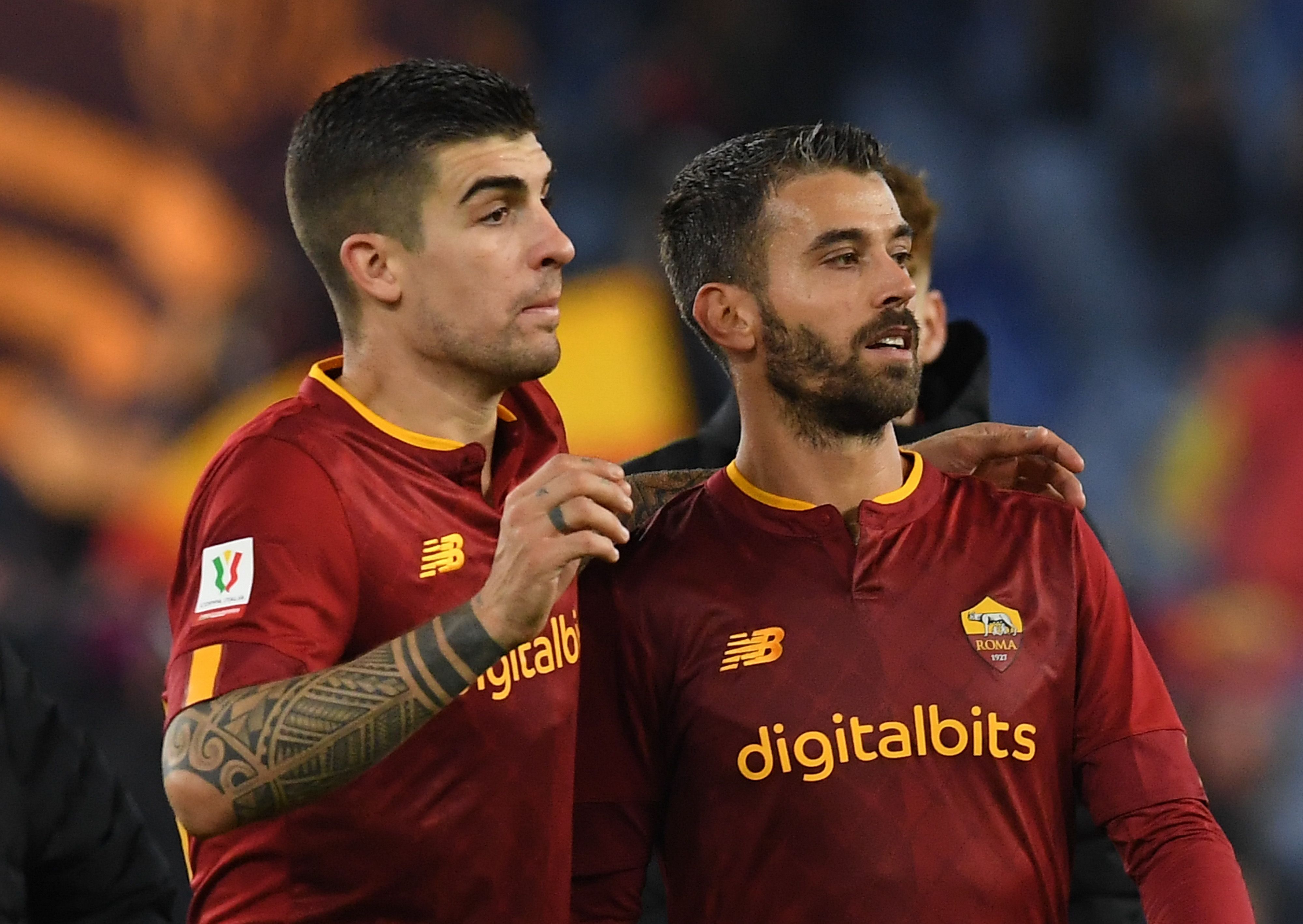 Mancini e Spinazzola in campo con la maglia della Roma