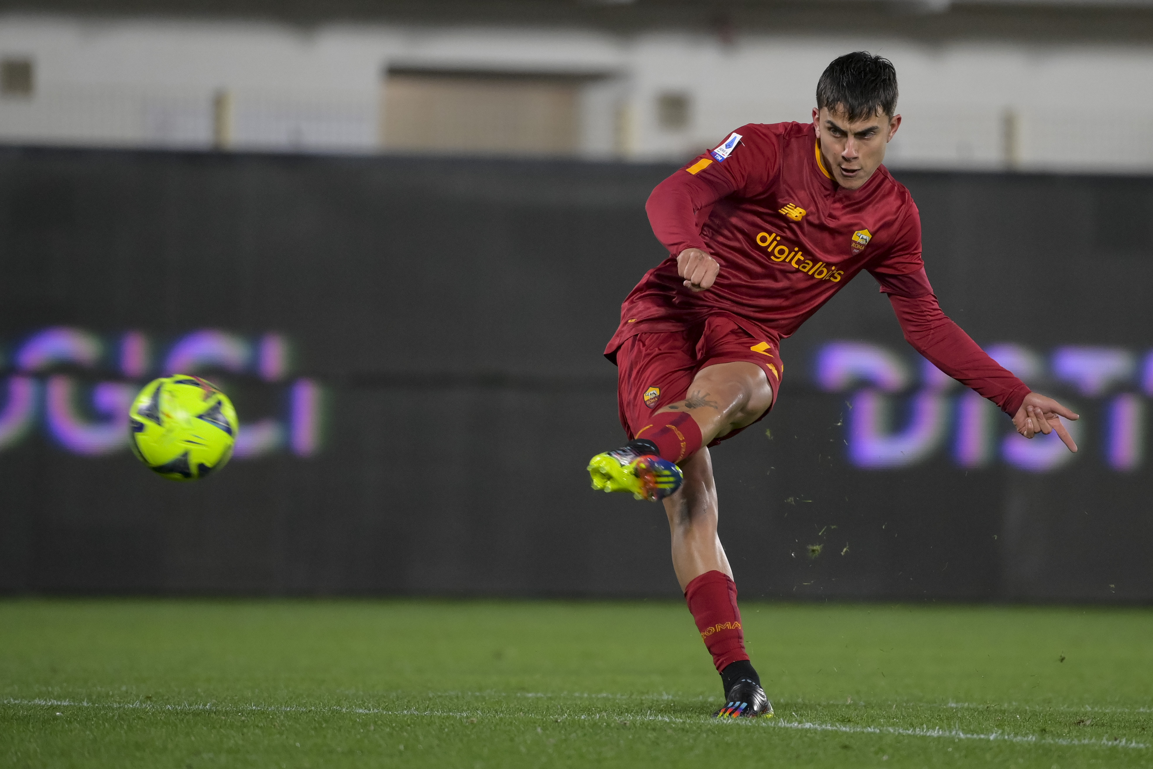 Dybala in campo al Picco nella gara con lo Spezia vinta dai giallorossi per 0-2