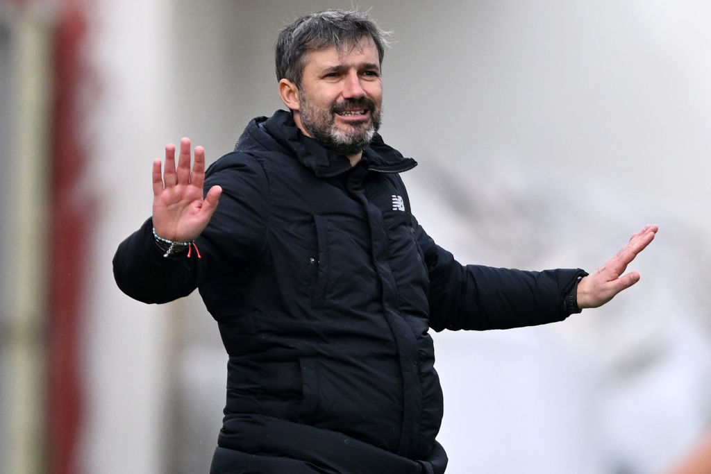 Alessandro Spugna durante una partita della Roma Femminile