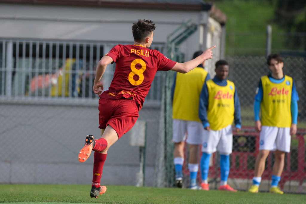 L'esultanza di Pisilli dopo il gol contro il Napoli