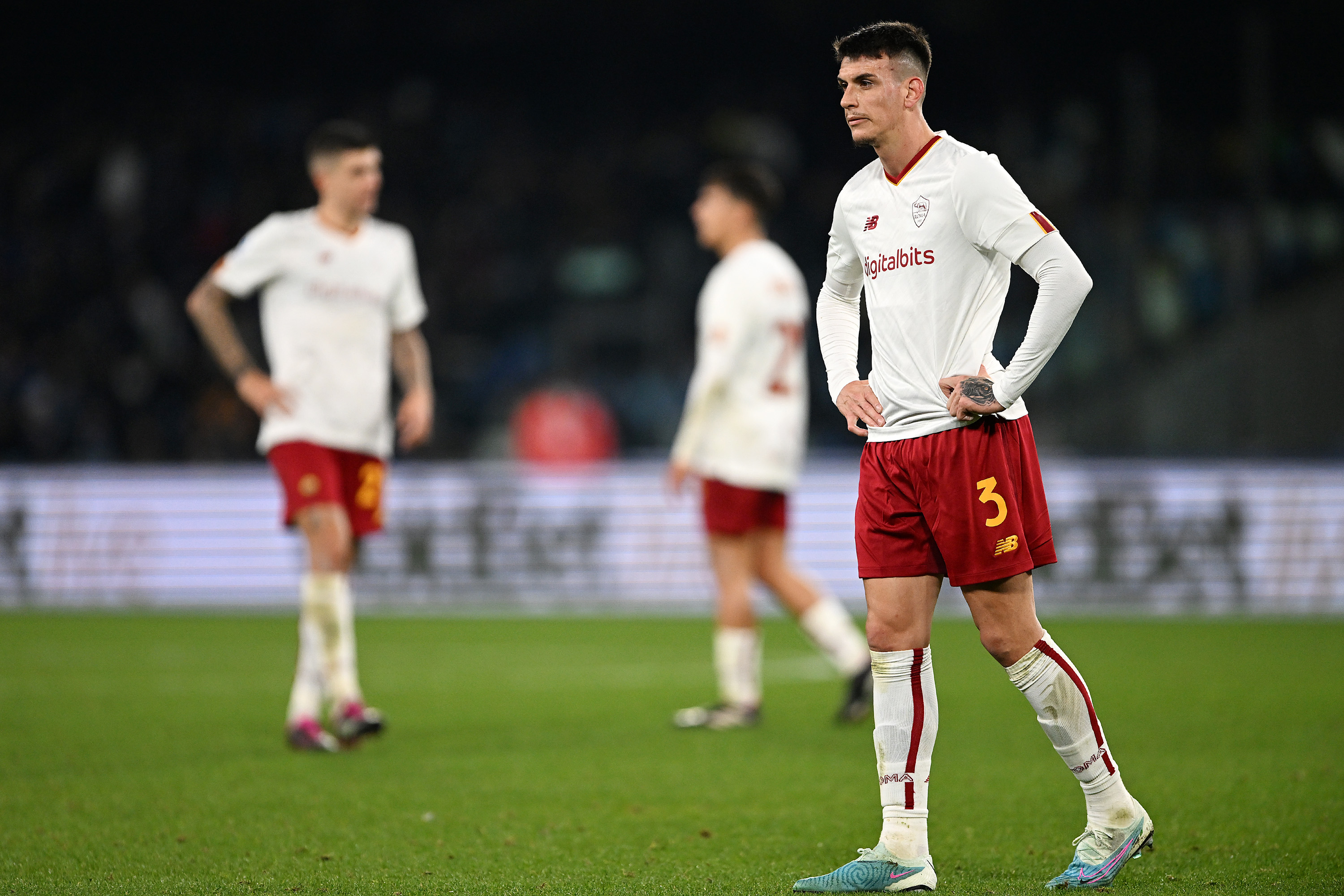 Roger Ibañez in campo con la Roma