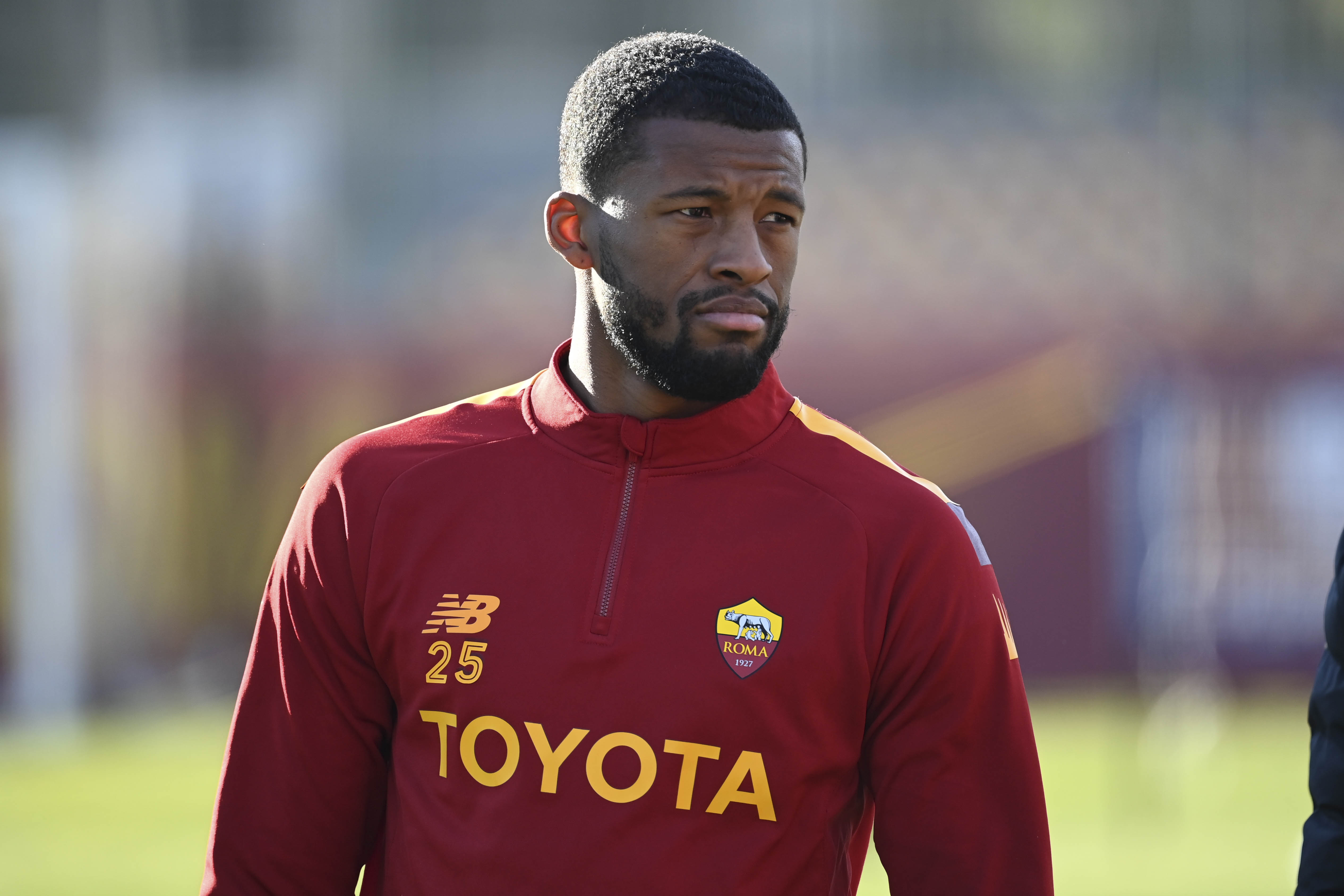 Georginio Wijnaldum durante un allenamento a Trigoria