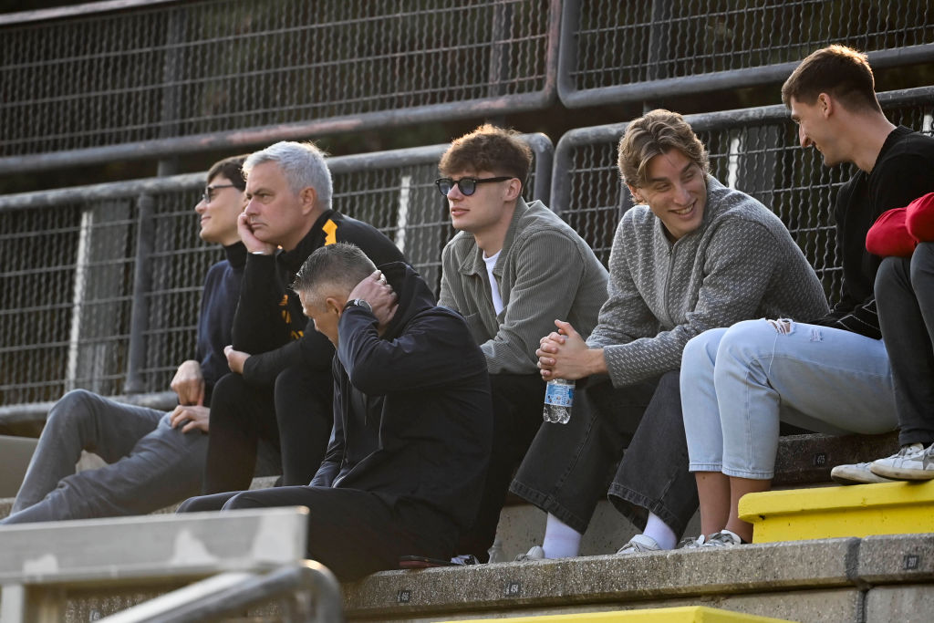 Mourinho, Zalewski, Bove e Kumbulla presenti al Tre Fontane alla partita della Roma Primavera contro l'Atalanta