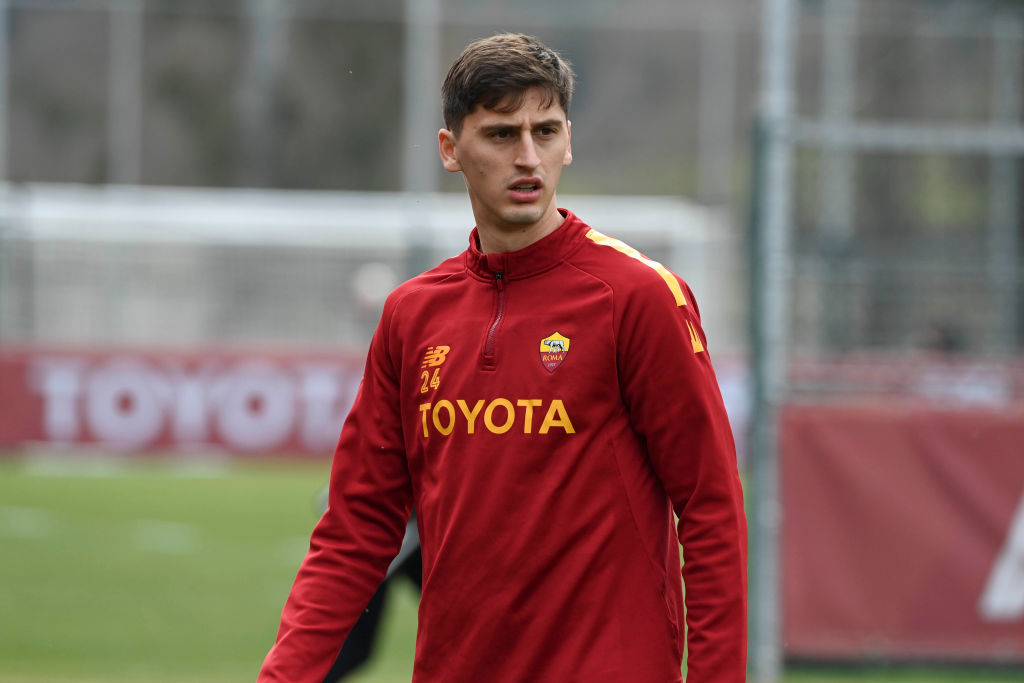 Kumbulla a Trigoria durante una seduta di allenamento