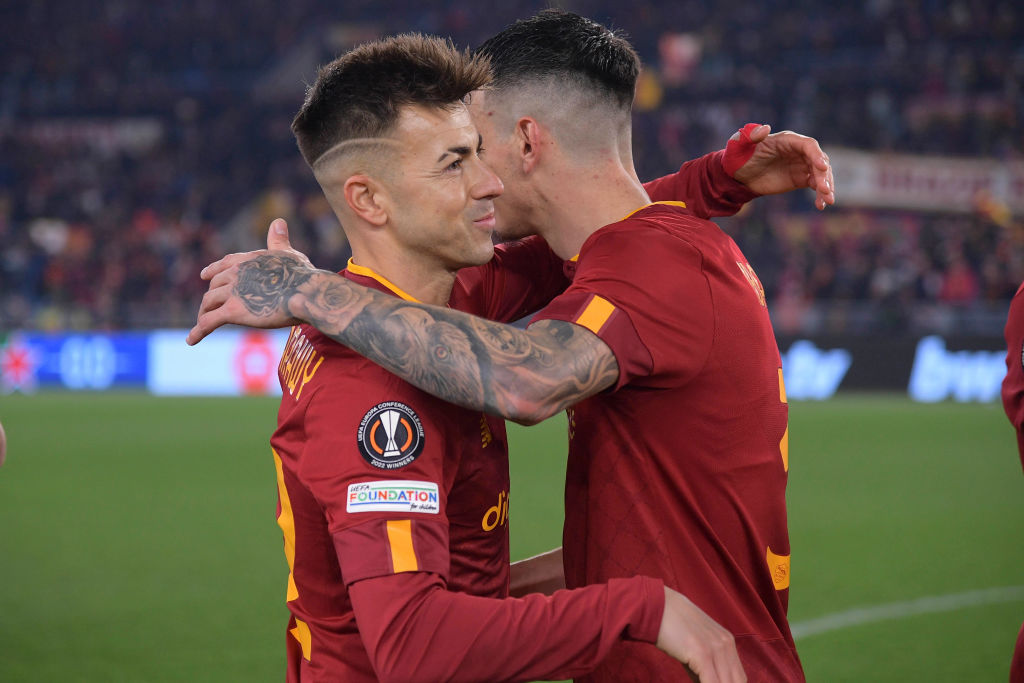 Stephan El Shaarawy e Roger Ibañez al termine di una partita di Europa League