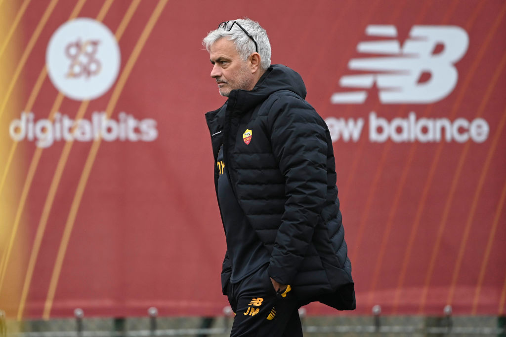 José Mourinho durante un allenamento della Roma