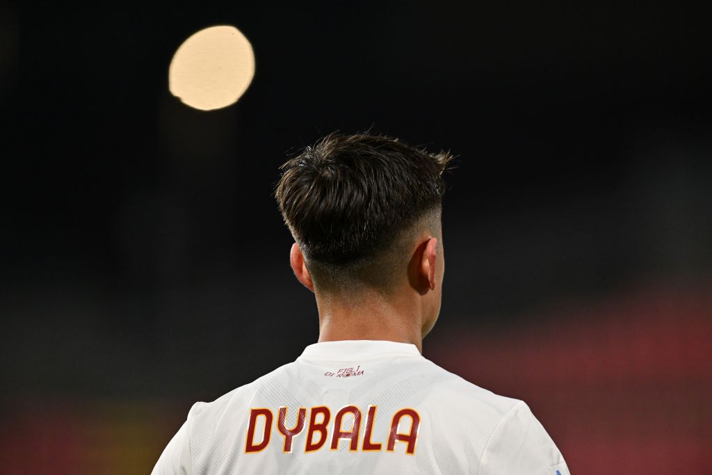 Paulo Dybala in azione con la maglia della Roma