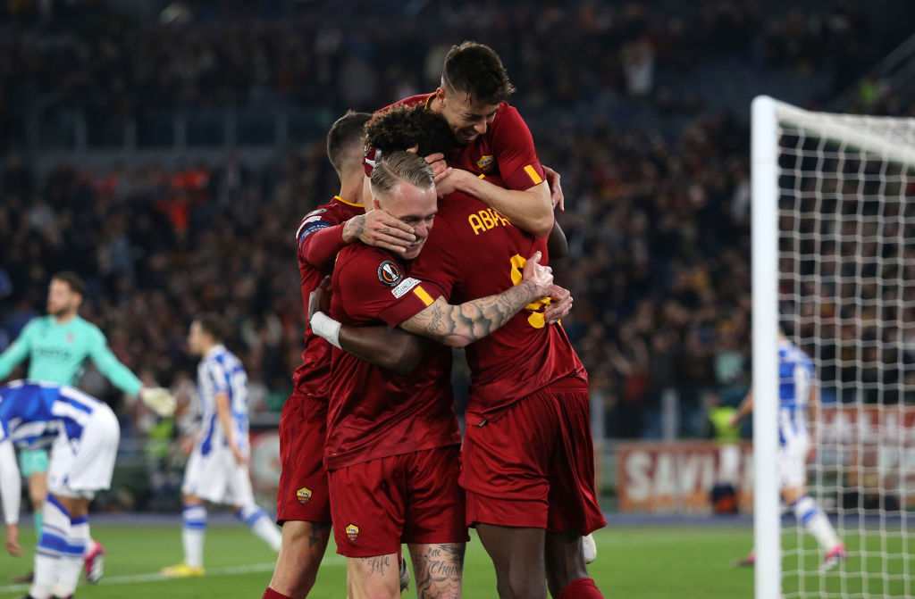 L'esultanza della Roma durante la partita contro la Real Sociedad