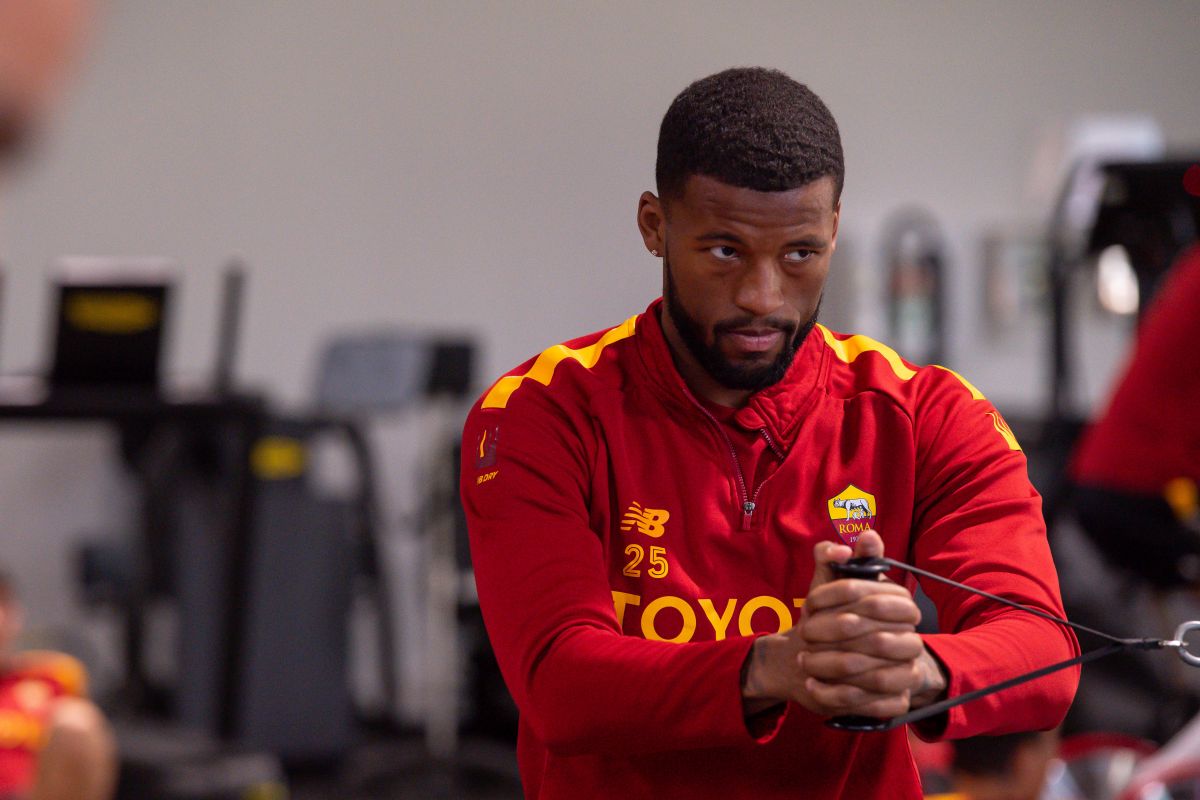 Georginio Wijnaldum durante un allenamento a Trigoria