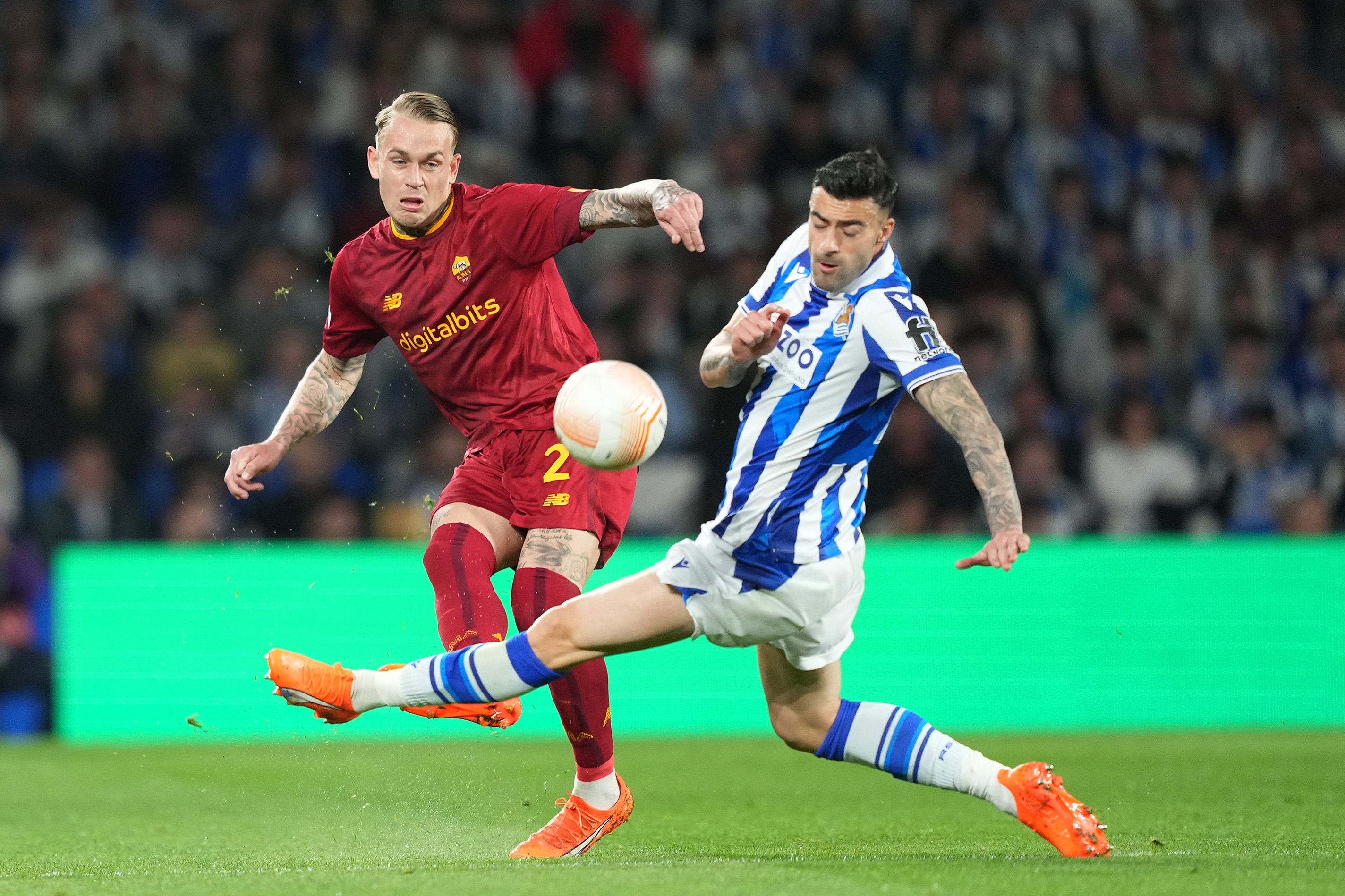 Rick Karsdorp in azione contro la Real Sociedad