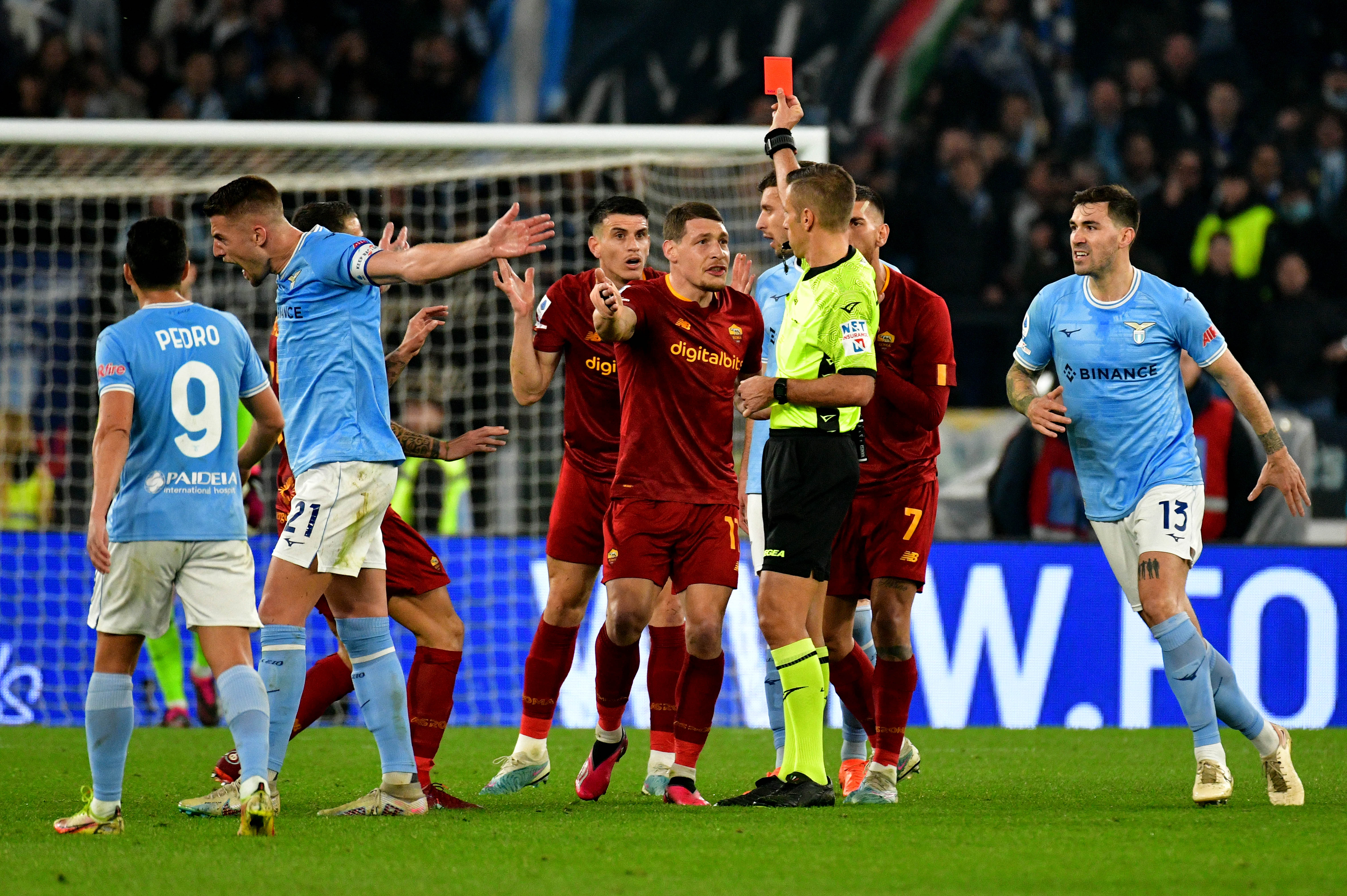 Ibanez durante l'espulsione in Lazio-Roma