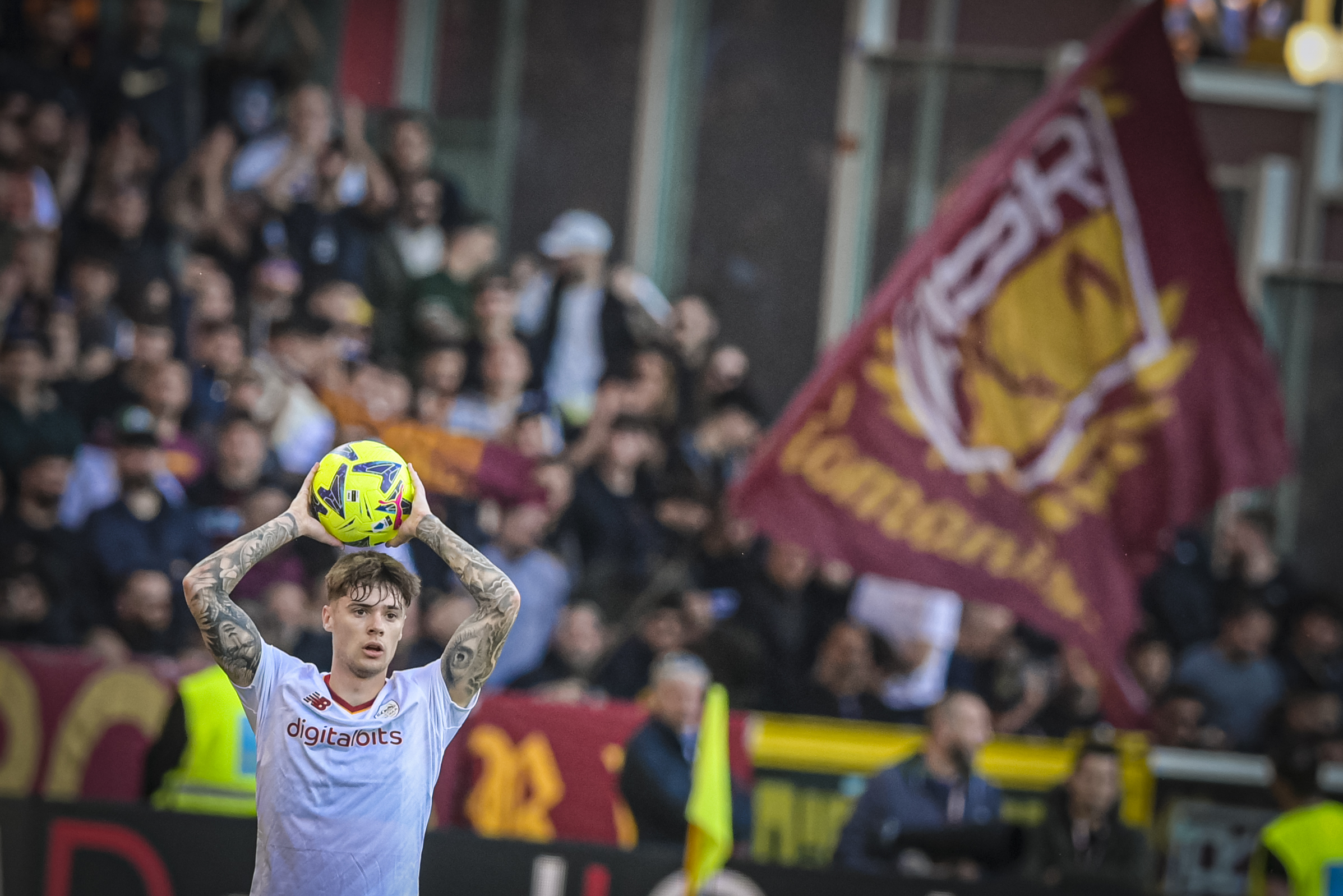 Nicola Zalewski in campo contro il Torino
