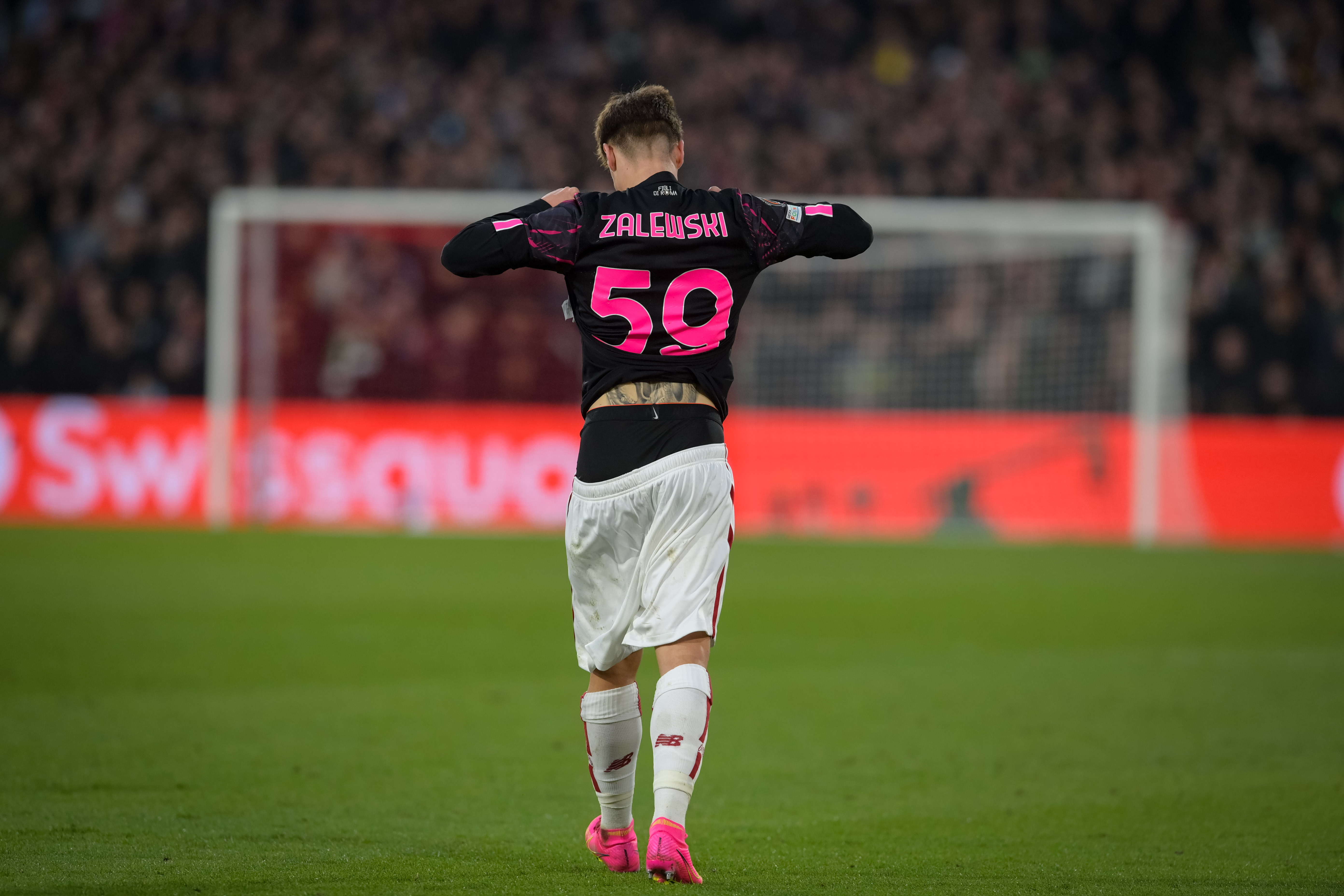 Nicola Zalewski durante Feyenoord-Roma