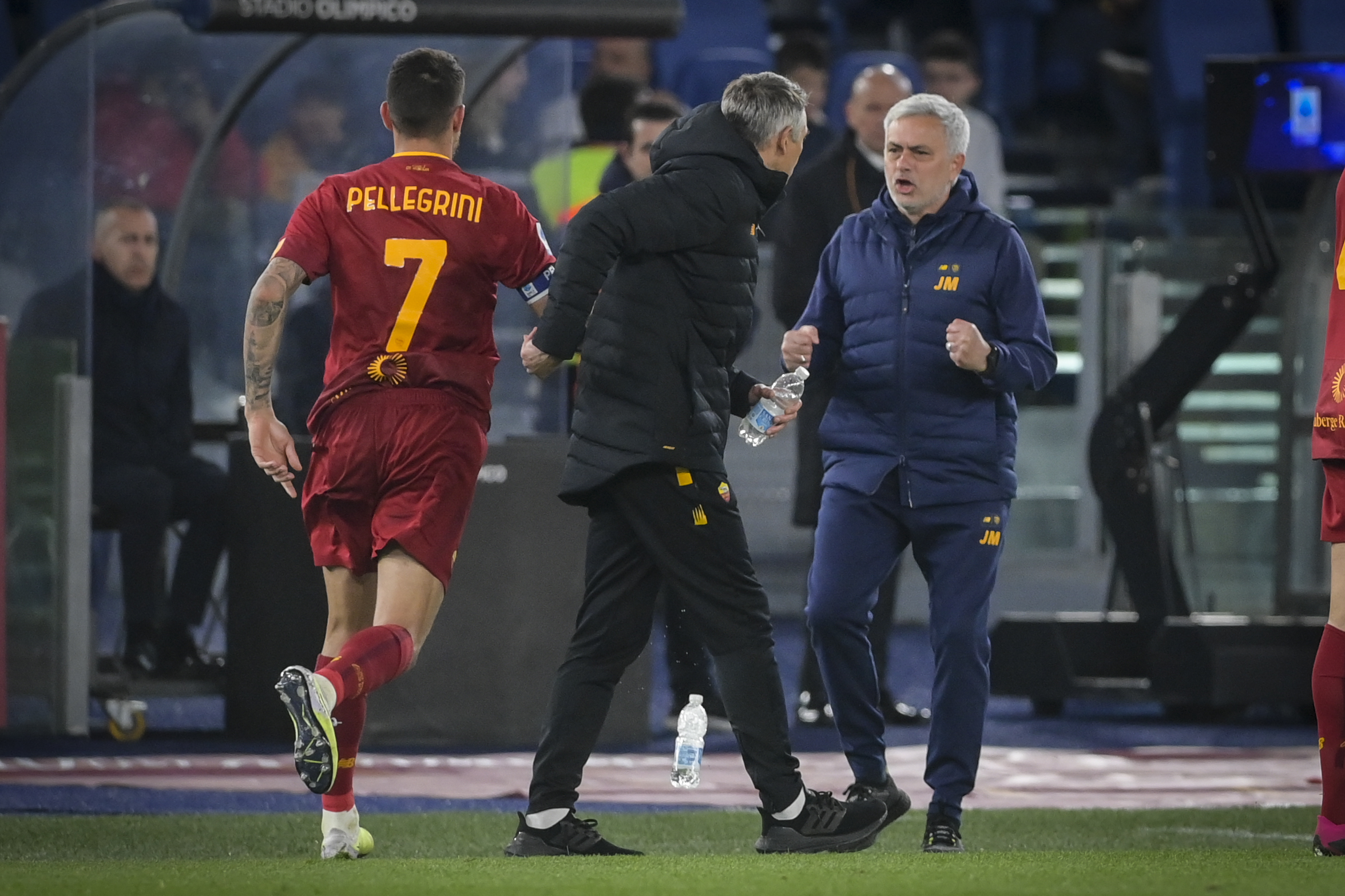 Lorenzo Pellegrini e José Mourinho dopo il gol del capitano contro l'Udinese