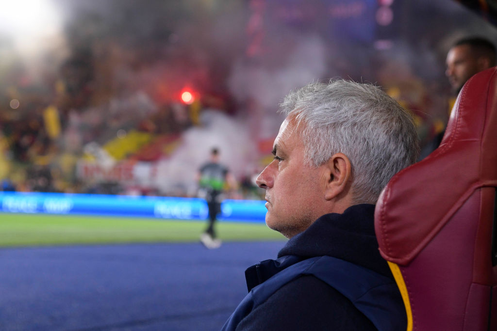 José Mourinho in panchina durante Roma-Feyenoord