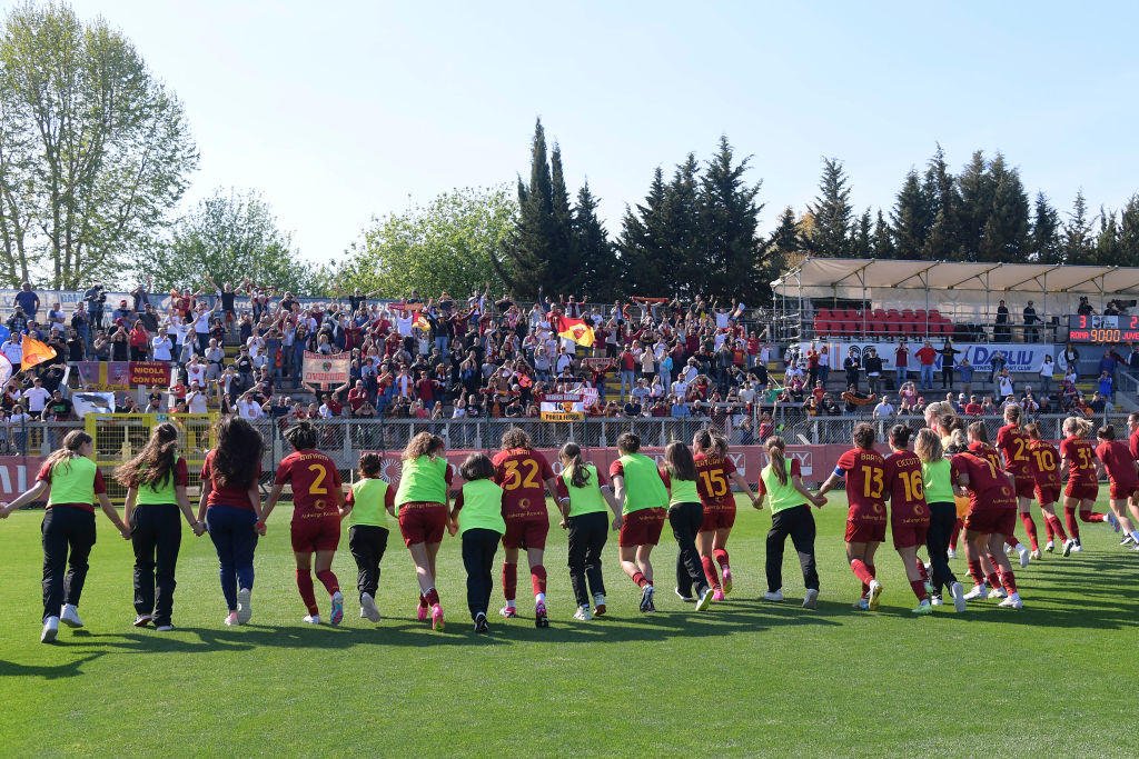Le ragazze della Roma Femminile esultano dopo la vittoria contro la Juventus