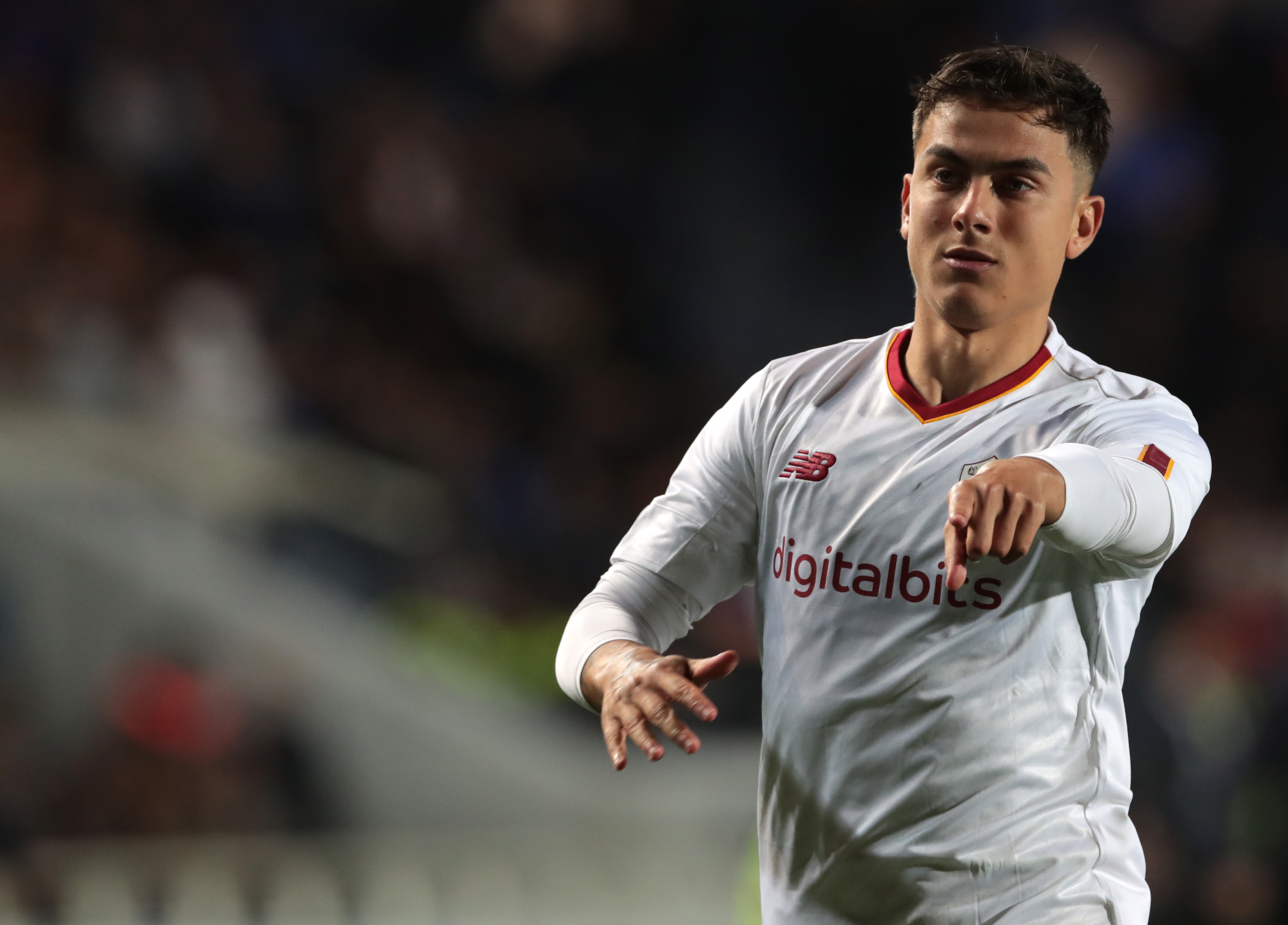 Paulo Dybala in azione con la Roma 