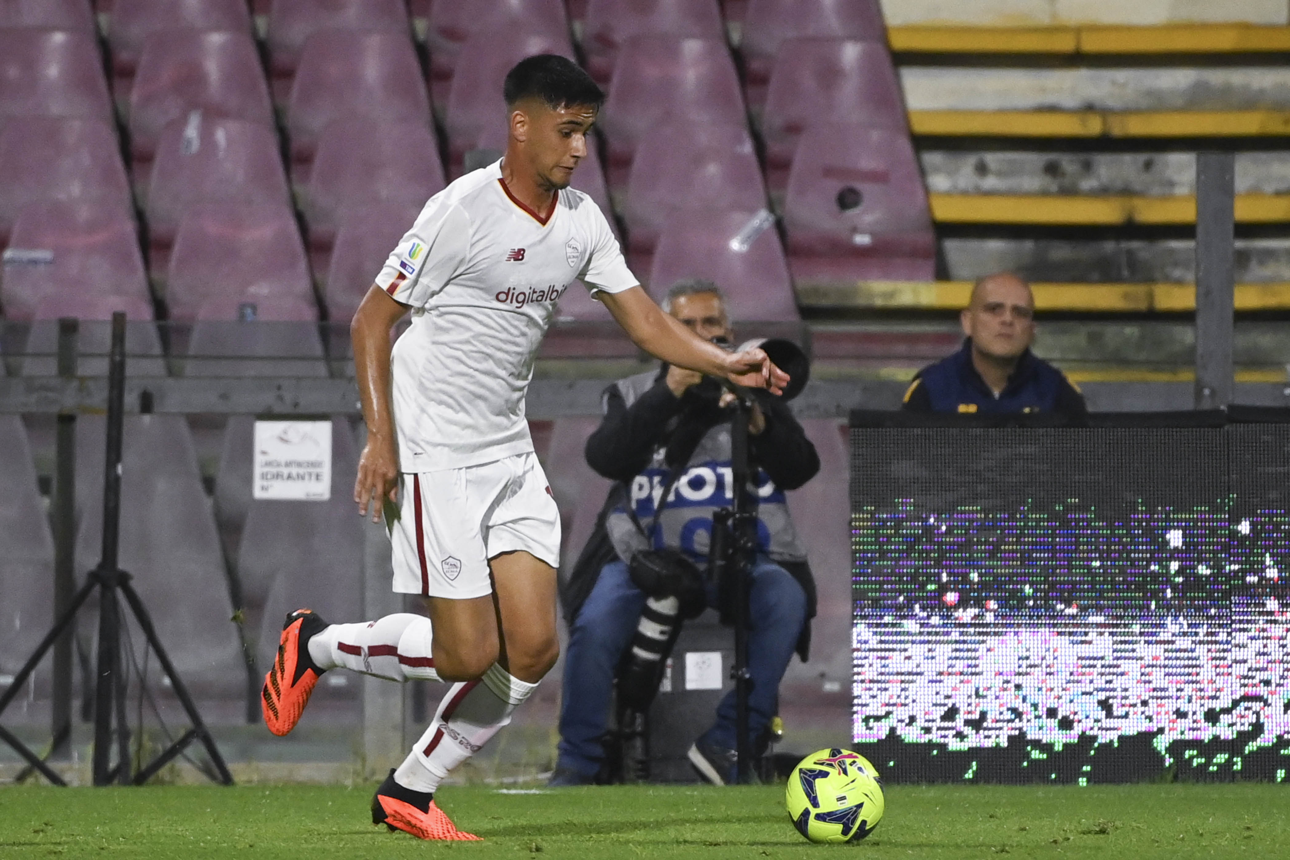 Keramitsis in campo durante Fiorentina-Roma