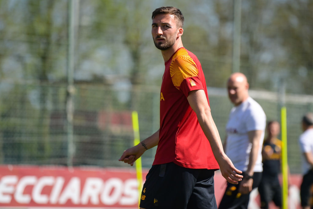 Cristante durante una sessione di allenamento a Trigoria