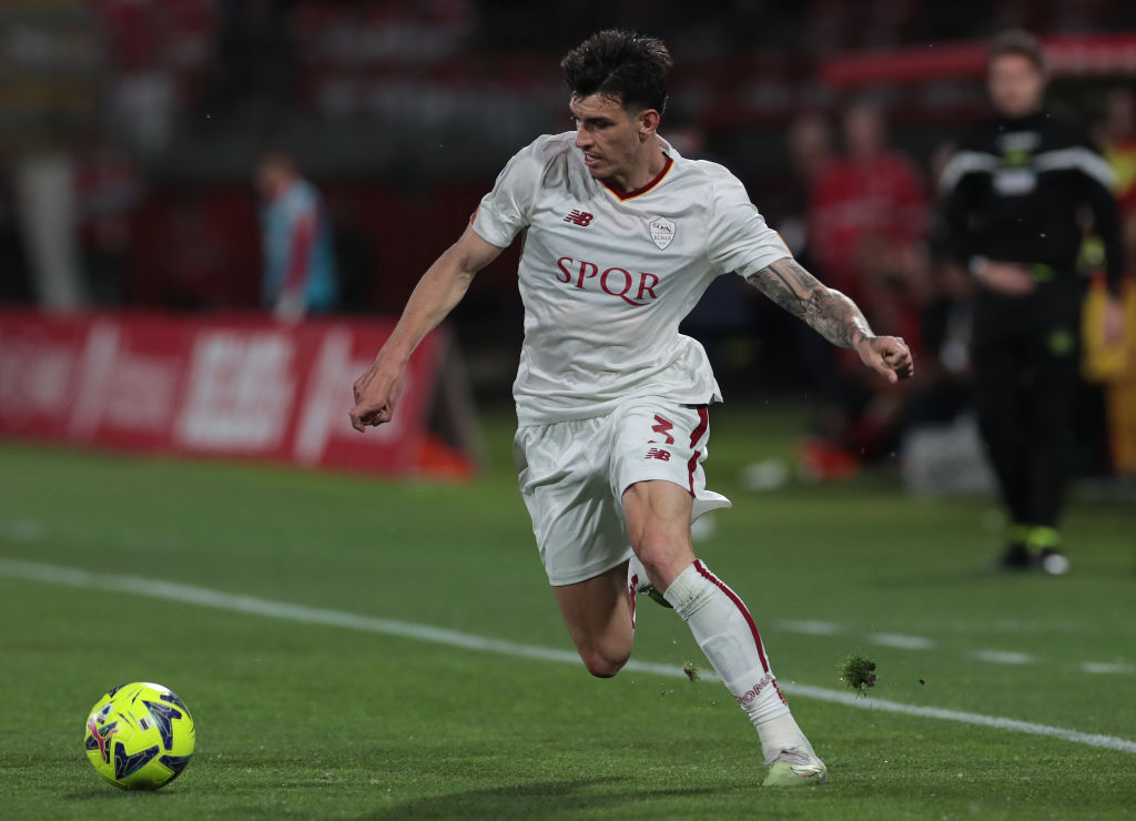 Roger Ibañez in campo con la Roma