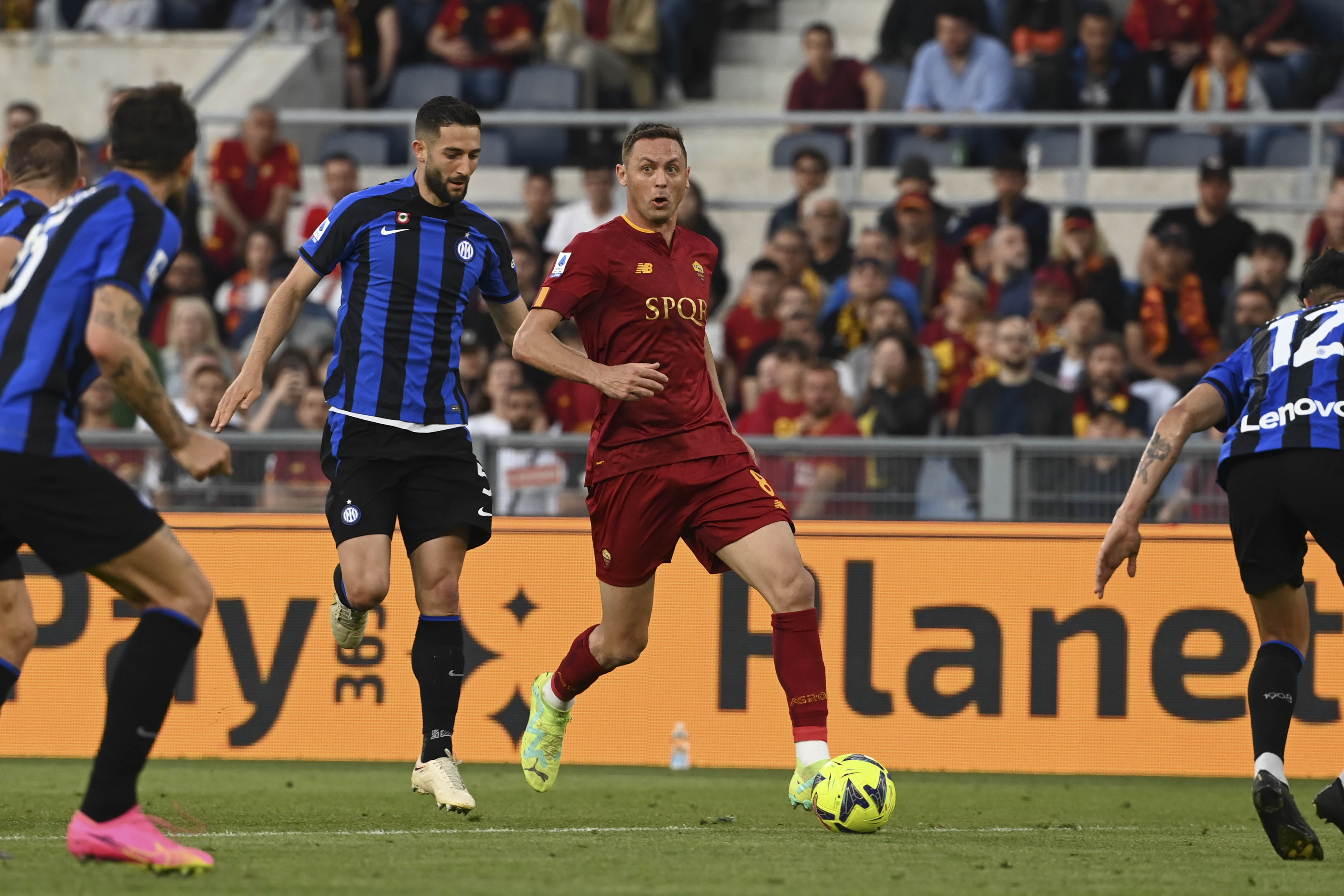 Nemanja Matic in azione contro l'Inter