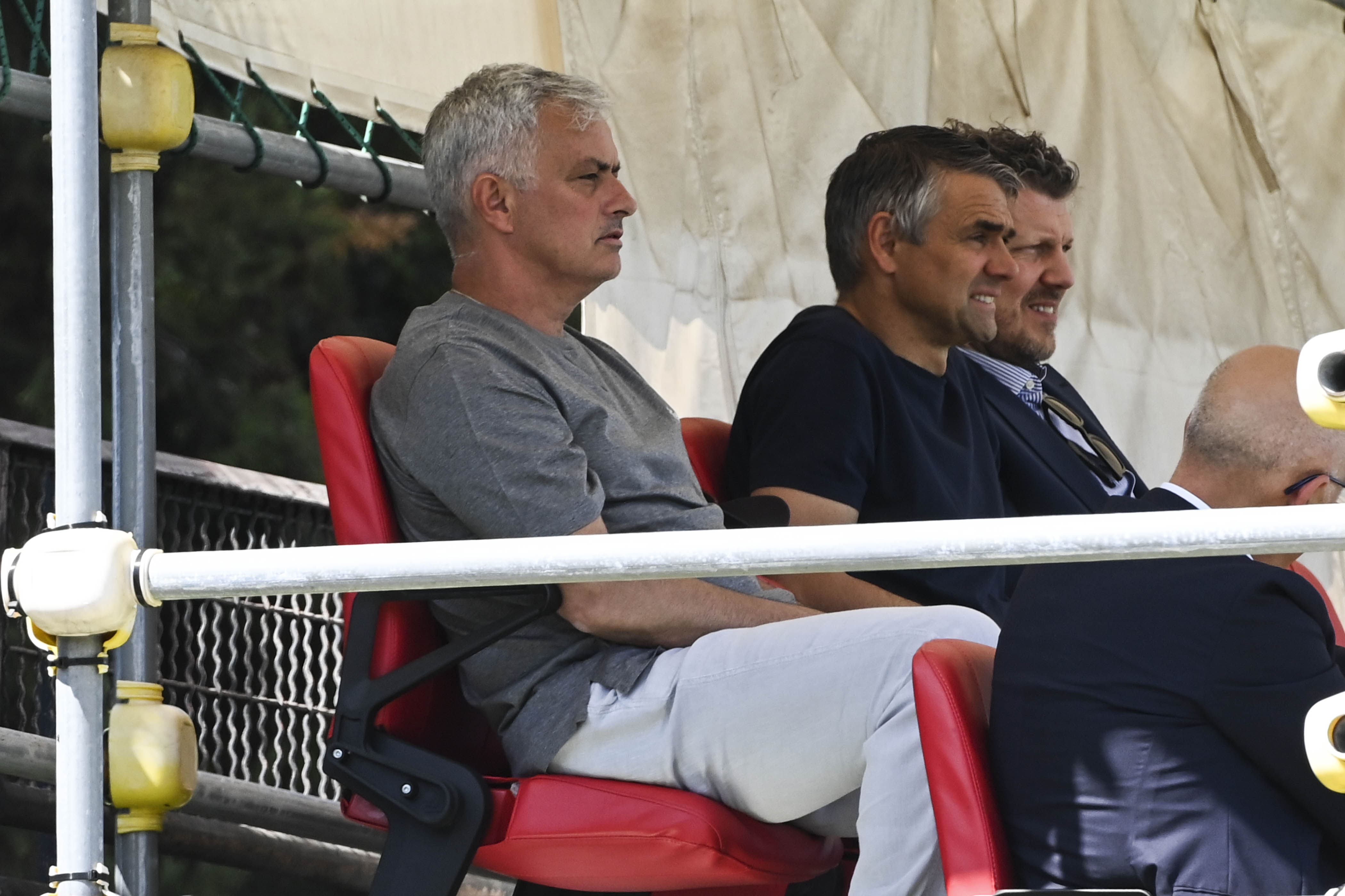 José Mourinho durante la partita di ieri al Tre Fontane