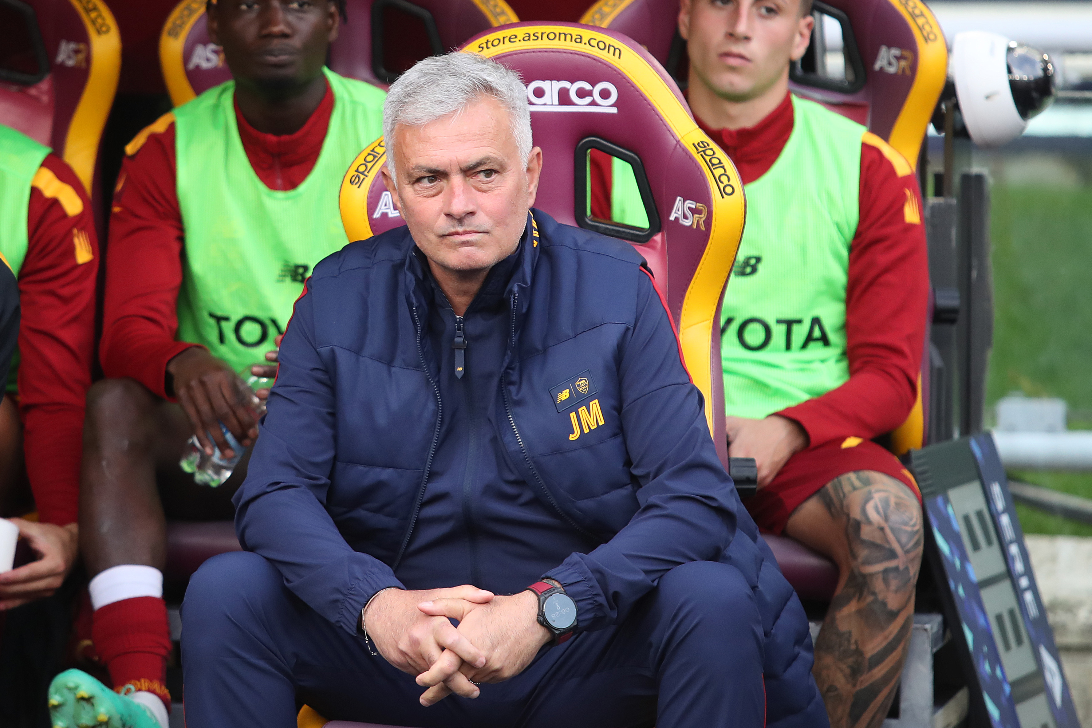 José Mourinho in panchina con la Roma durante una partita