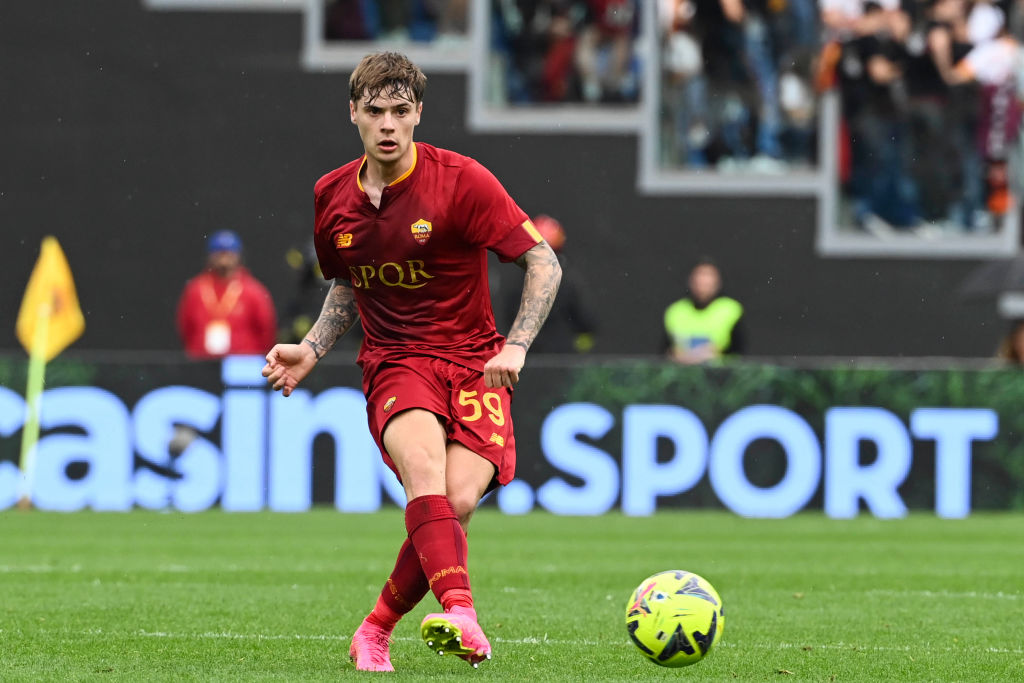 Zalewski durante una partita della Roma