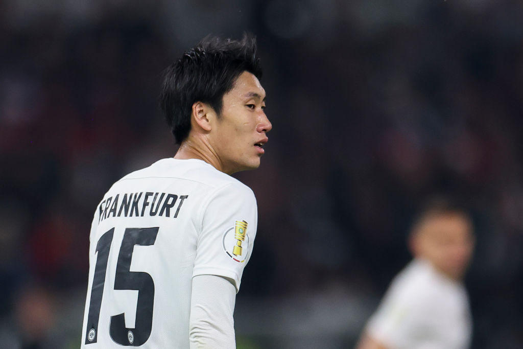 Daichi Kamada con la maglia dell'Eintracht Francoforte