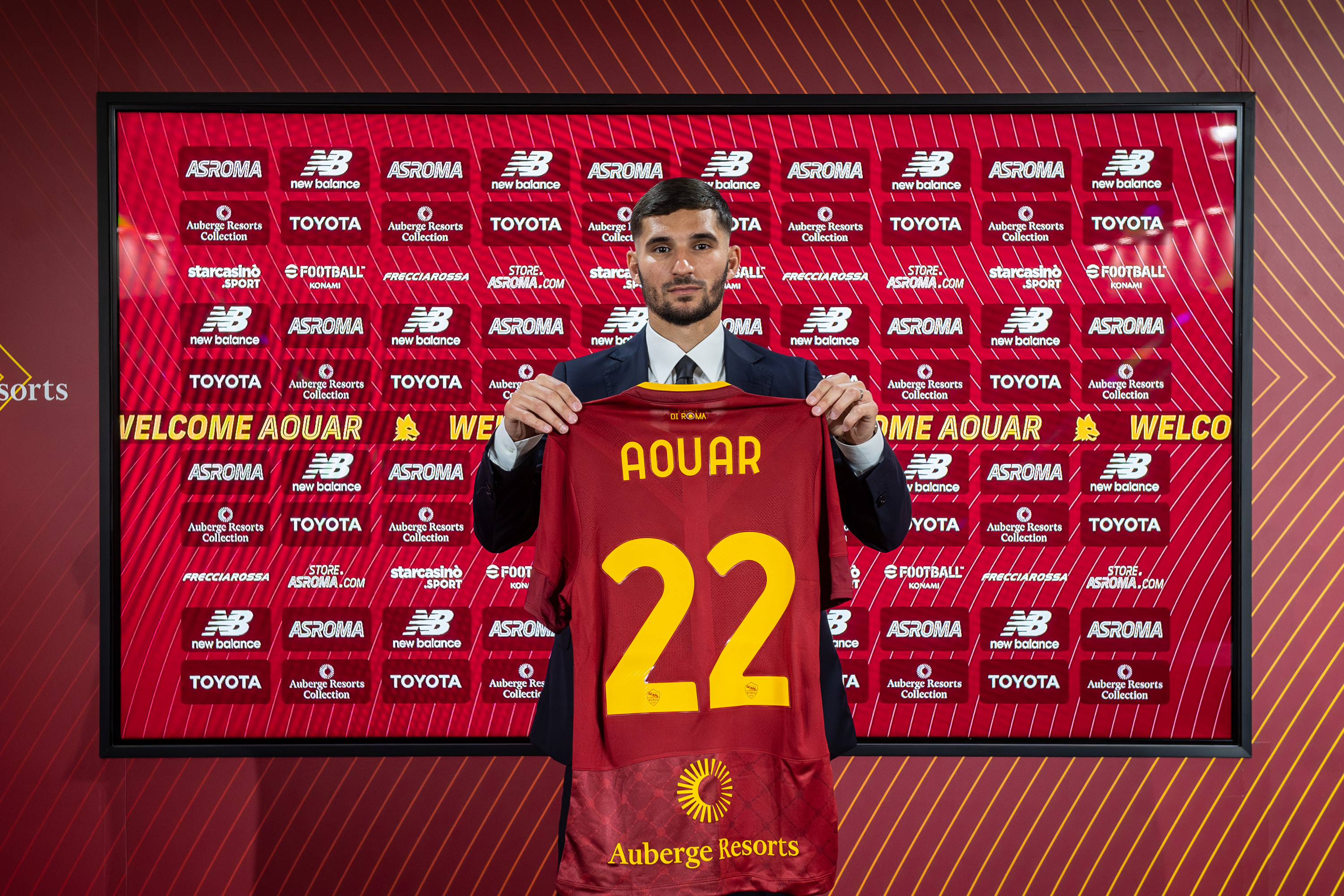 Houssem Aouar nel suo primo giorno da giocatore giallorosso