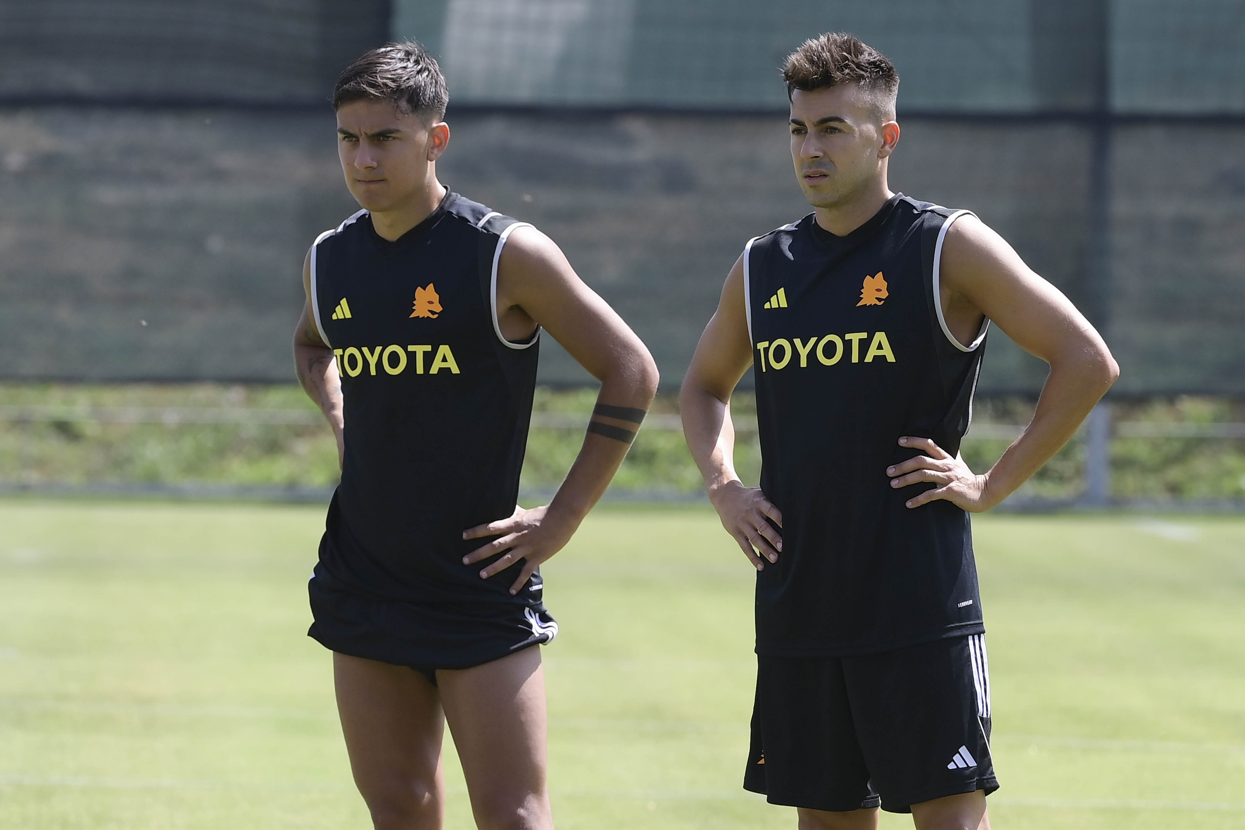 Dybala e El Shaarawy durante l'allenamento