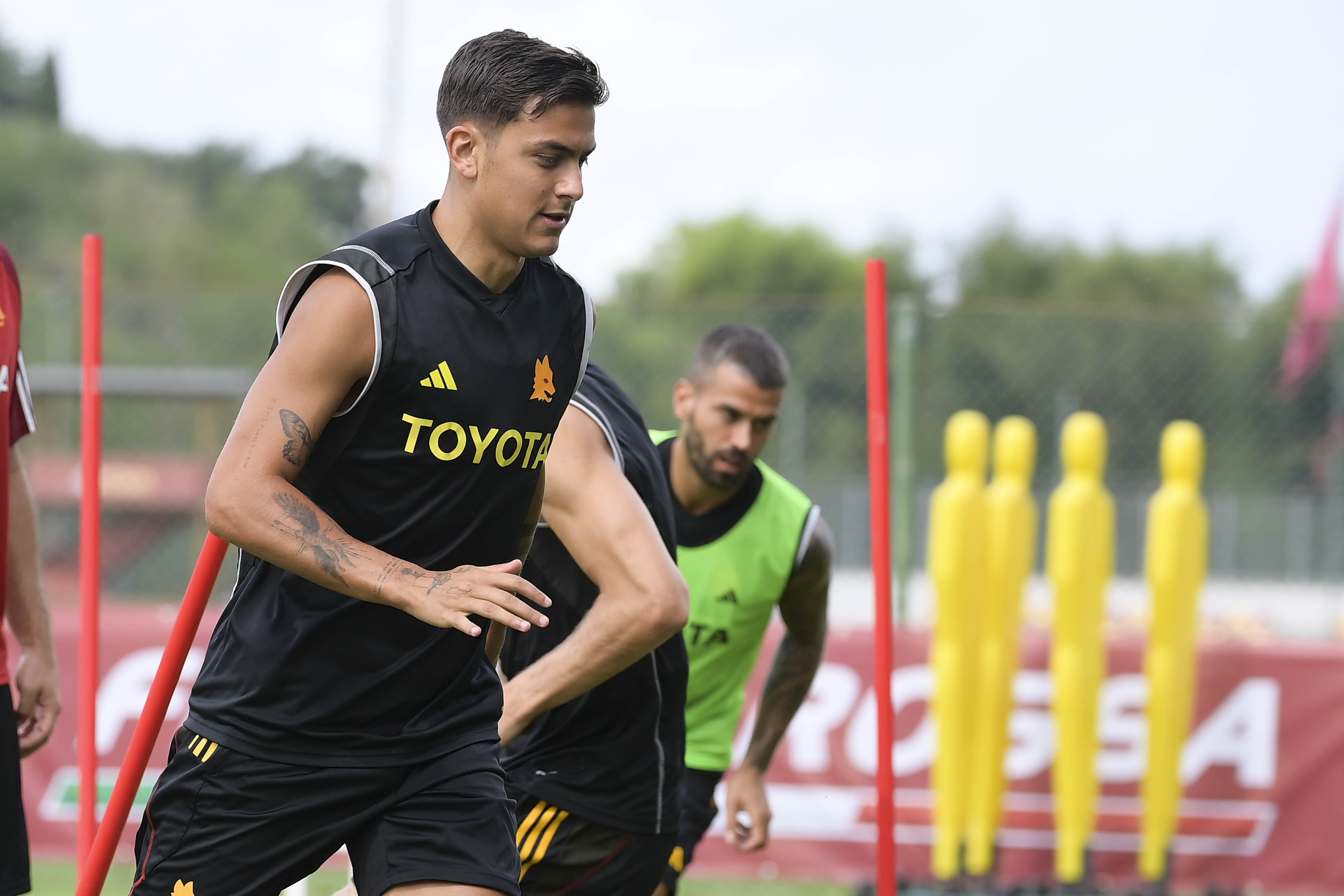 Paulo Dybala in allenamento a Trigoria