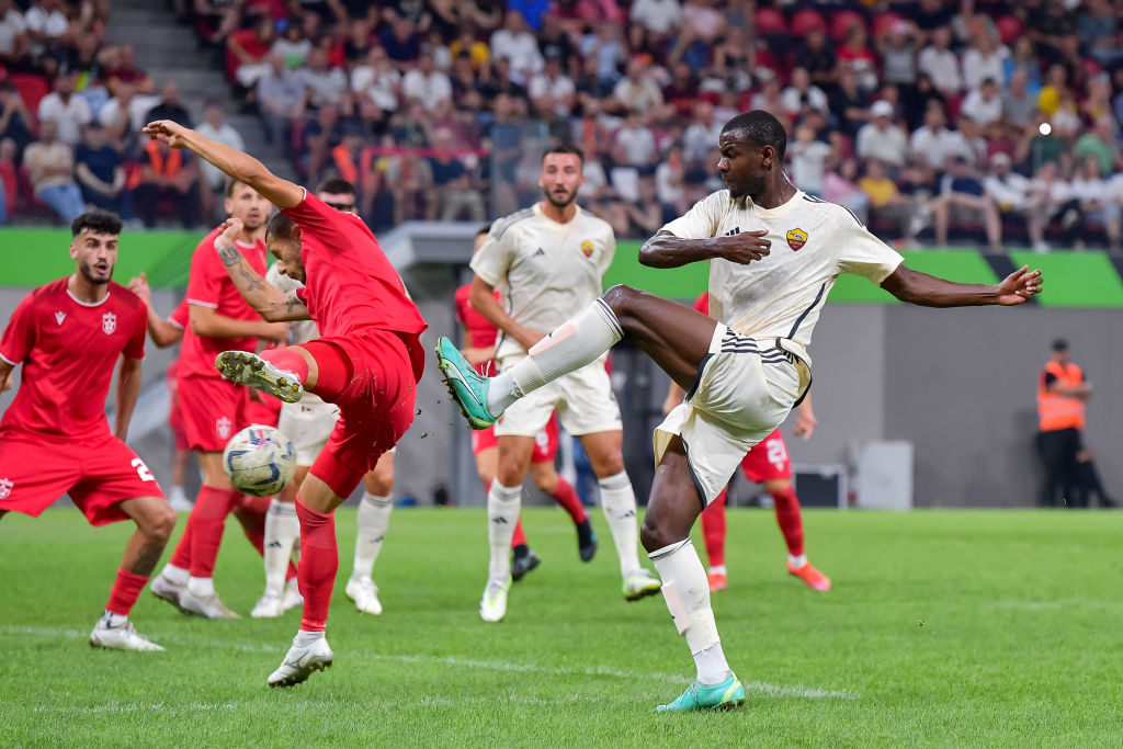 Ndicka in campo con la maglia della Roma