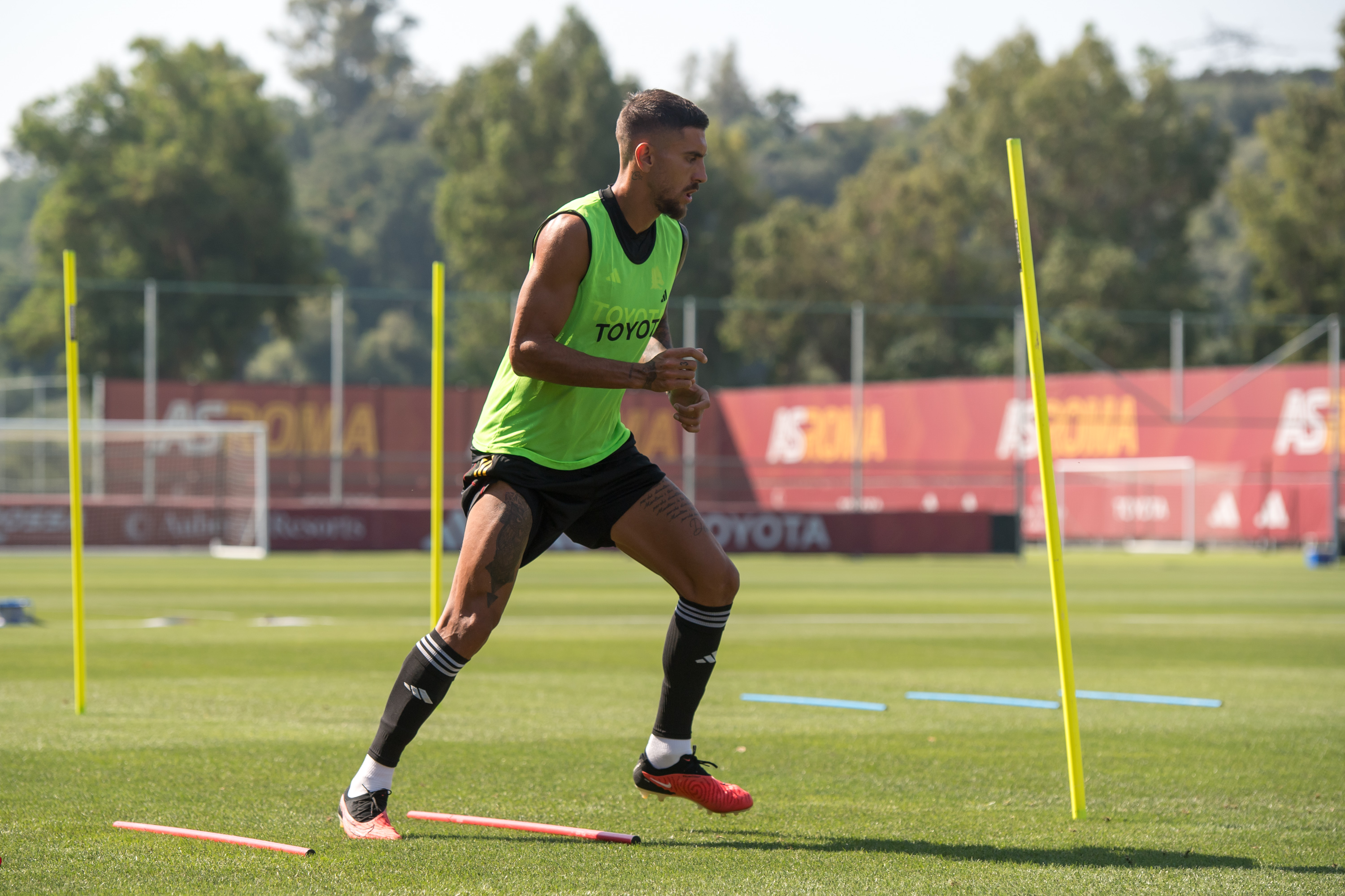 Lorenzo Pellegrini in allenamento a Trigoria